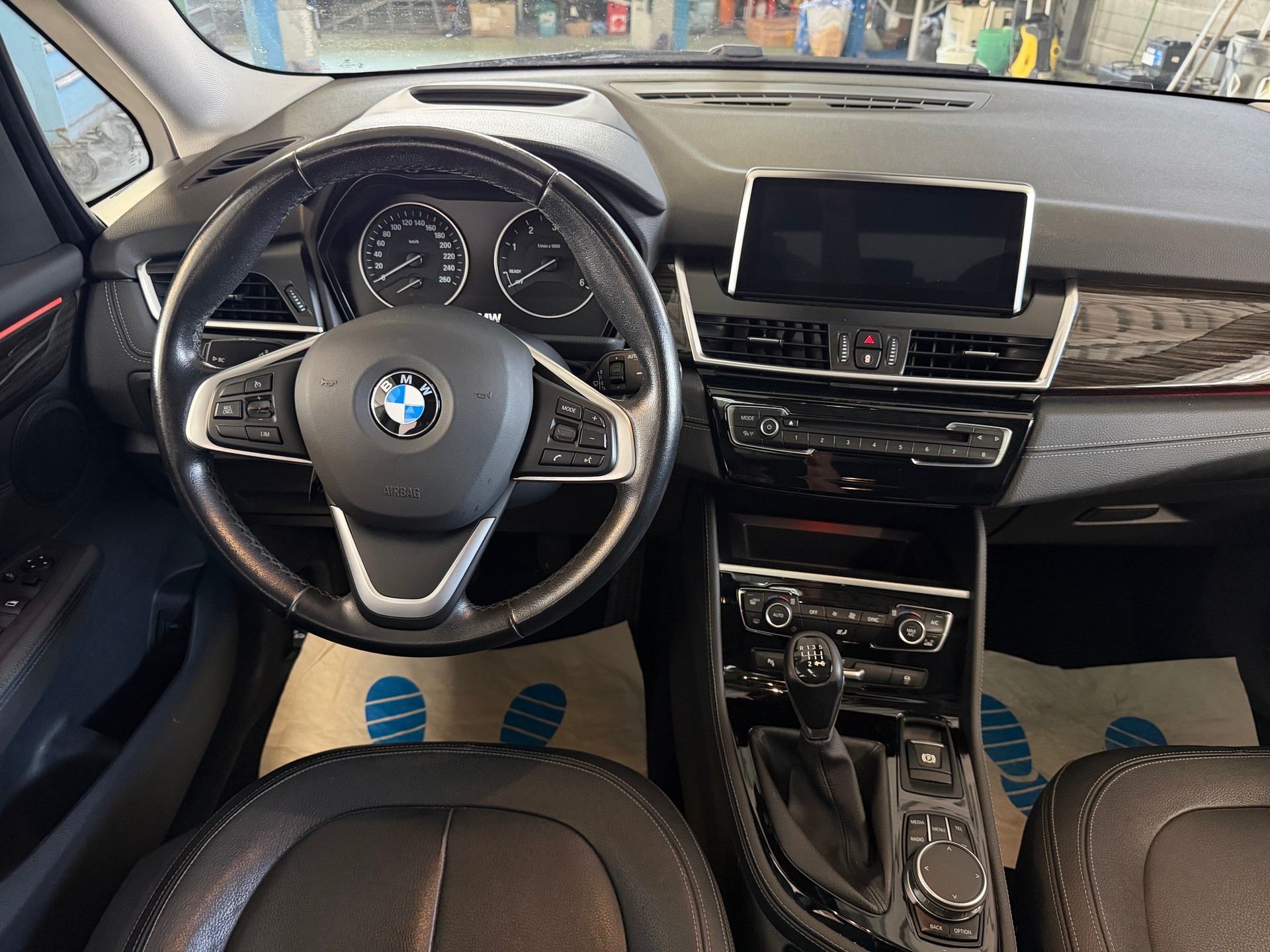 BMW 220d Gran Tourer Luxury Line | MFK 03.2024 | 7-Plätzer-image-14