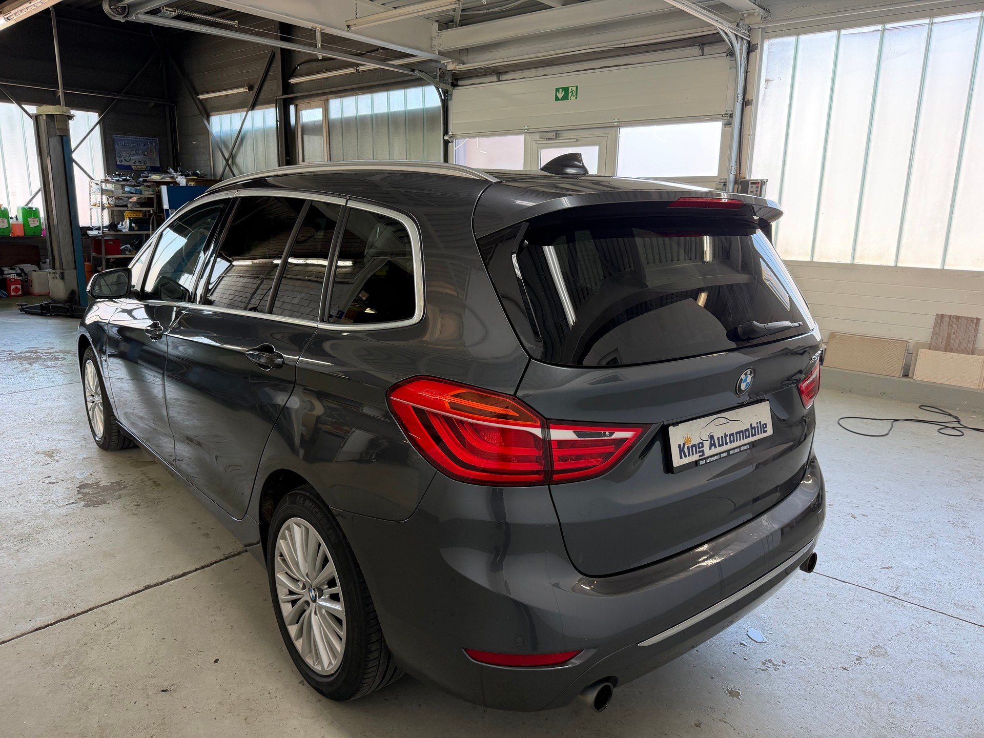 BMW 220d Gran Tourer Luxury Line | MFK 03.2024 | 7-Plätzer-image-4