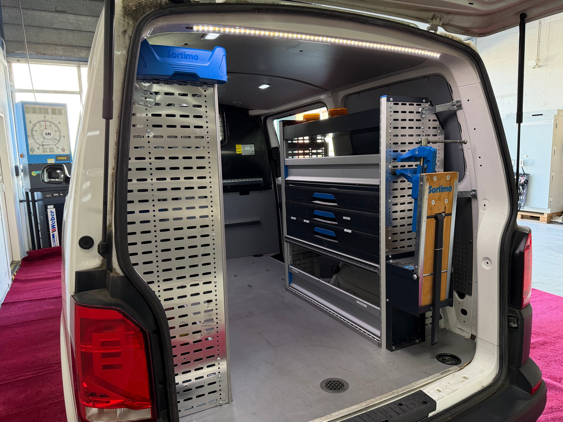 VW T6.1 2.0 TDI DSG-image-7