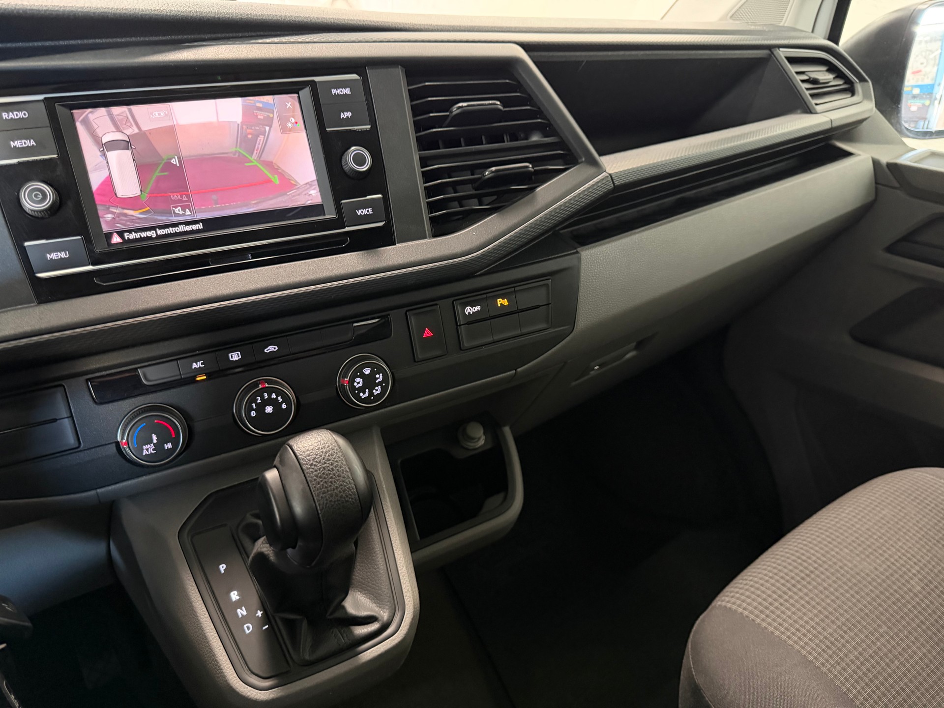 VW T6.1 2.0 TDI DSG-image-12