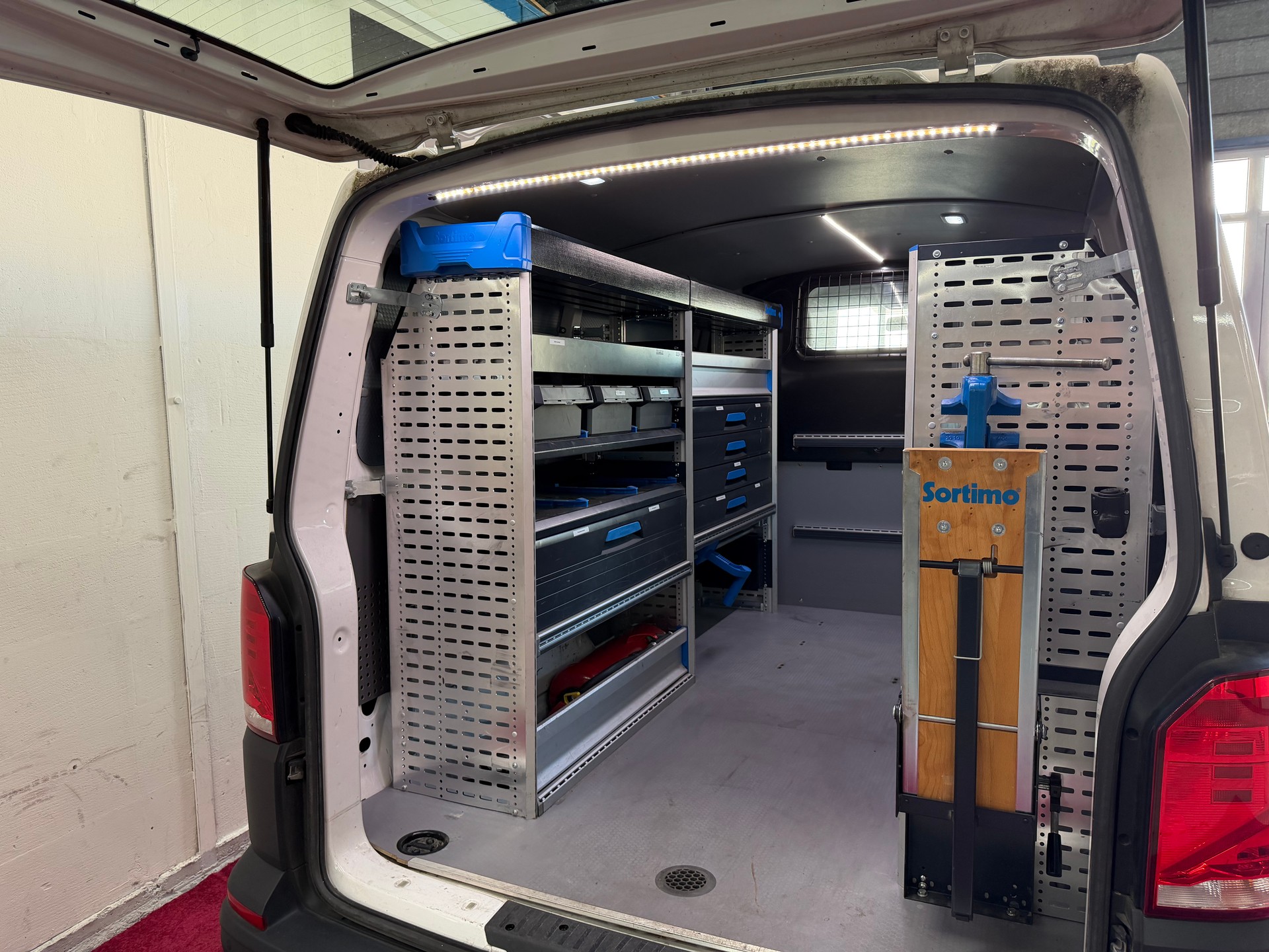 VW T6.1 2.0 TDI DSG-image-0