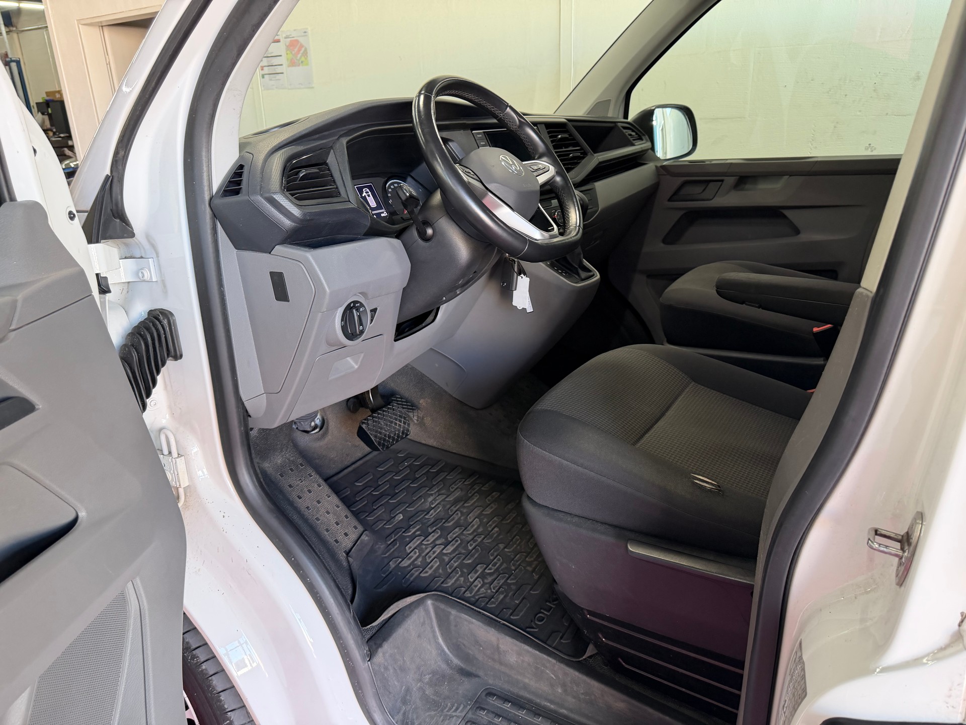 VW T6.1 2.0 TDI DSG-image-14