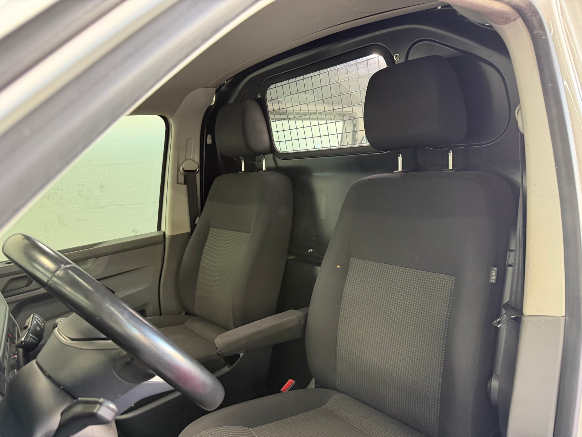 VW T6.1 2.0 TDI DSG-image-13