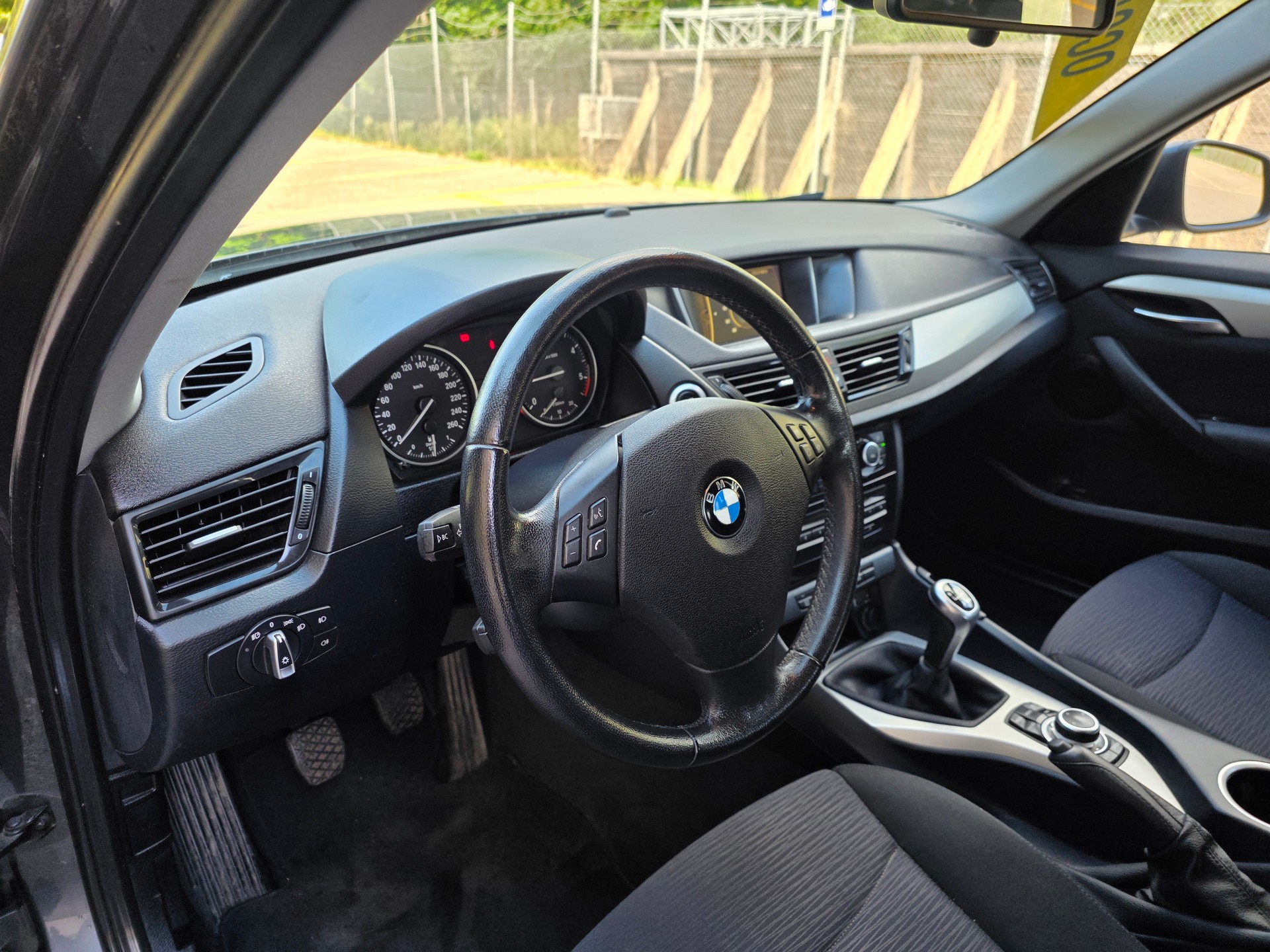 BMW X1 xDrive 18d-image-16