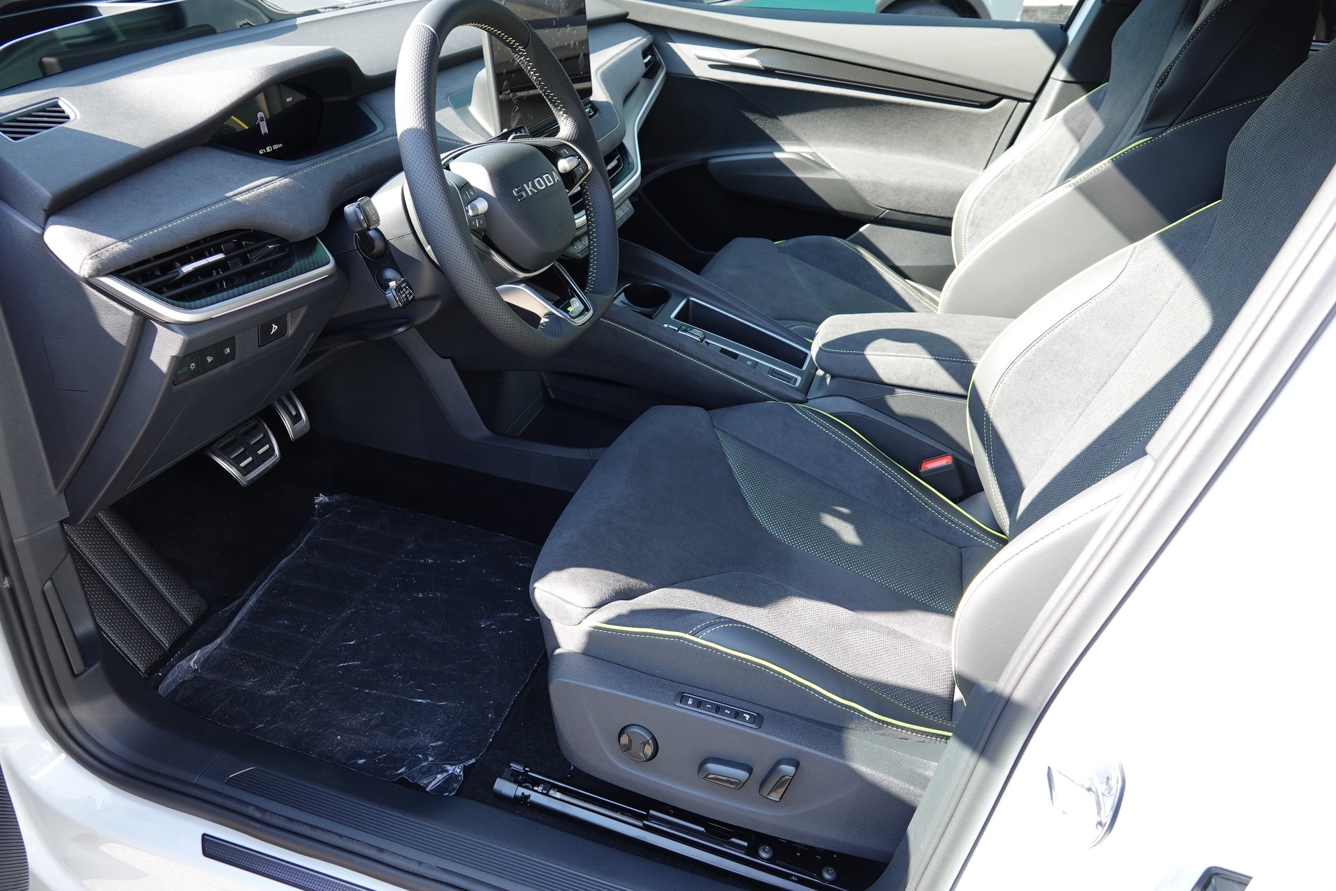 SKODA Elroq RS 4x4-image-11
