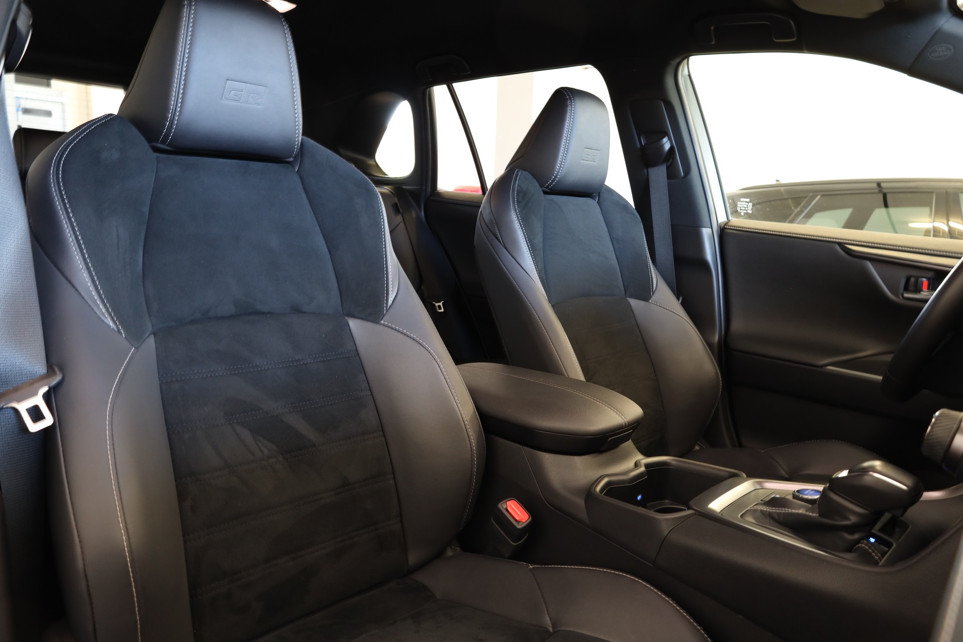 TOYOTA RAV-4 2.5 HEV GR Sport e-CVT 4WD-image-14