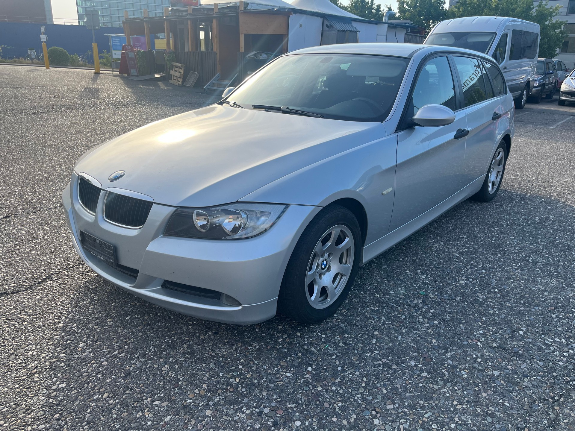 BMW 320d Touring-image-0