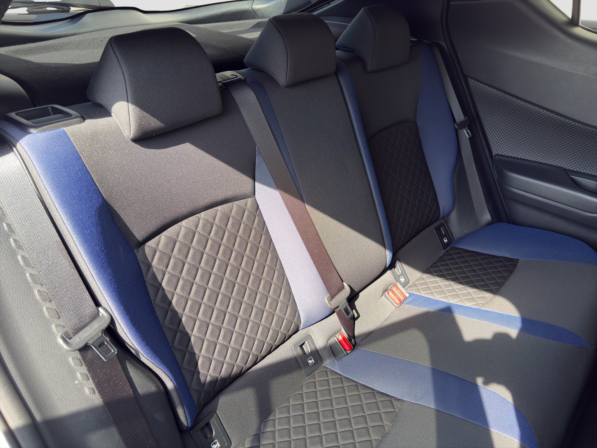 TOYOTA C-HR 2.0 HSD CVT Style-image-18