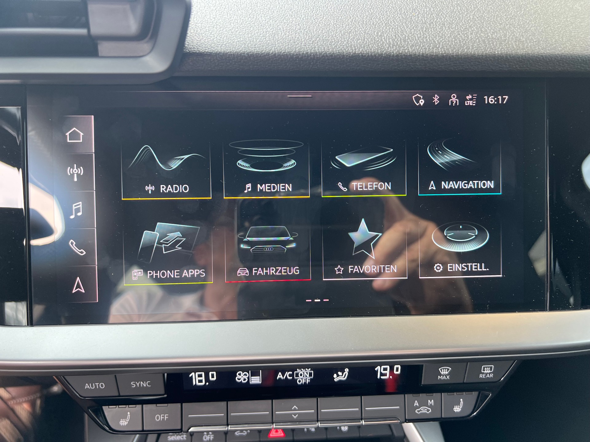 AUDI A3 Sportback 40 TFSI e S line S-tronic *Navi * Teilleder Rückfahrtkamera * Head -up Display * Assistenzpaket *frisch ab MFK *-image-16