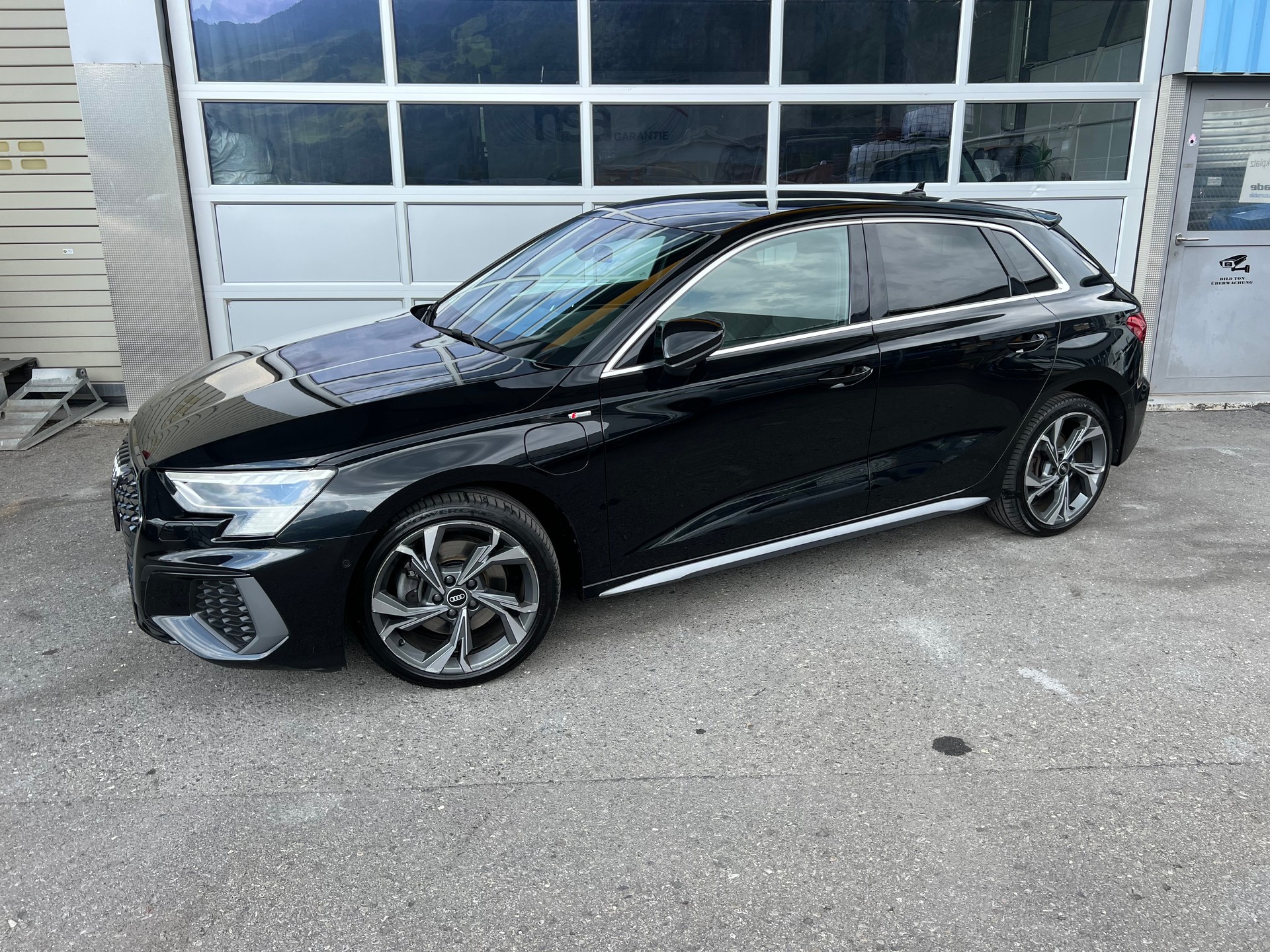 AUDI A3 Sportback 40 TFSI e S line S-tronic *Navi * Teilleder Rückfahrtkamera * Head -up Display * Assistenzpaket *frisch ab MFK *-image-1