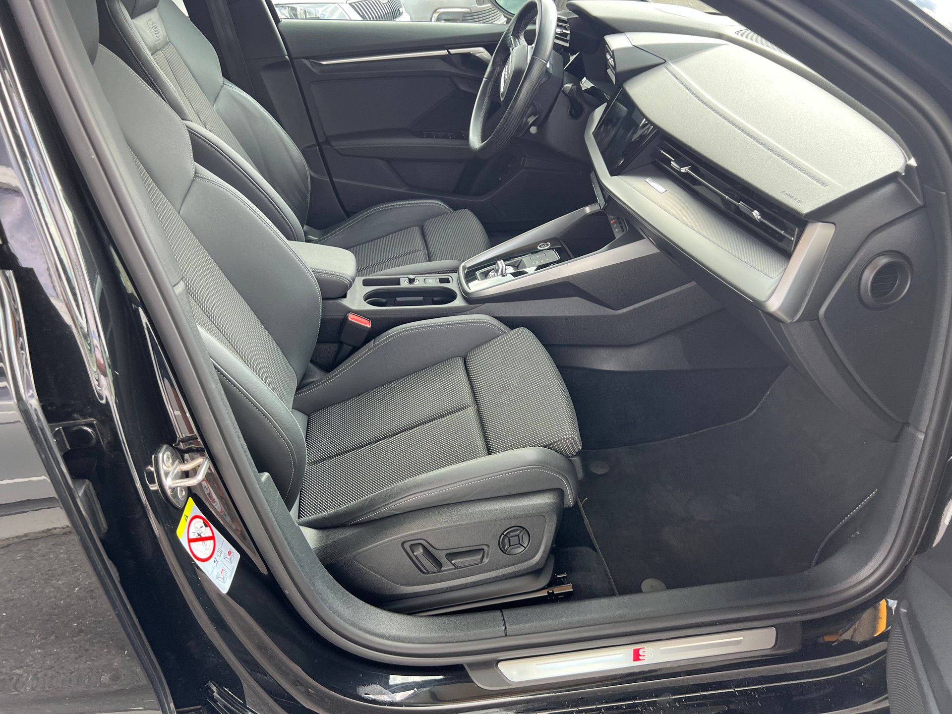 AUDI A3 Sportback 40 TFSI e S line S-tronic *Navi * Teilleder Rückfahrtkamera * Head -up Display * Assistenzpaket *frisch ab MFK *-image-11