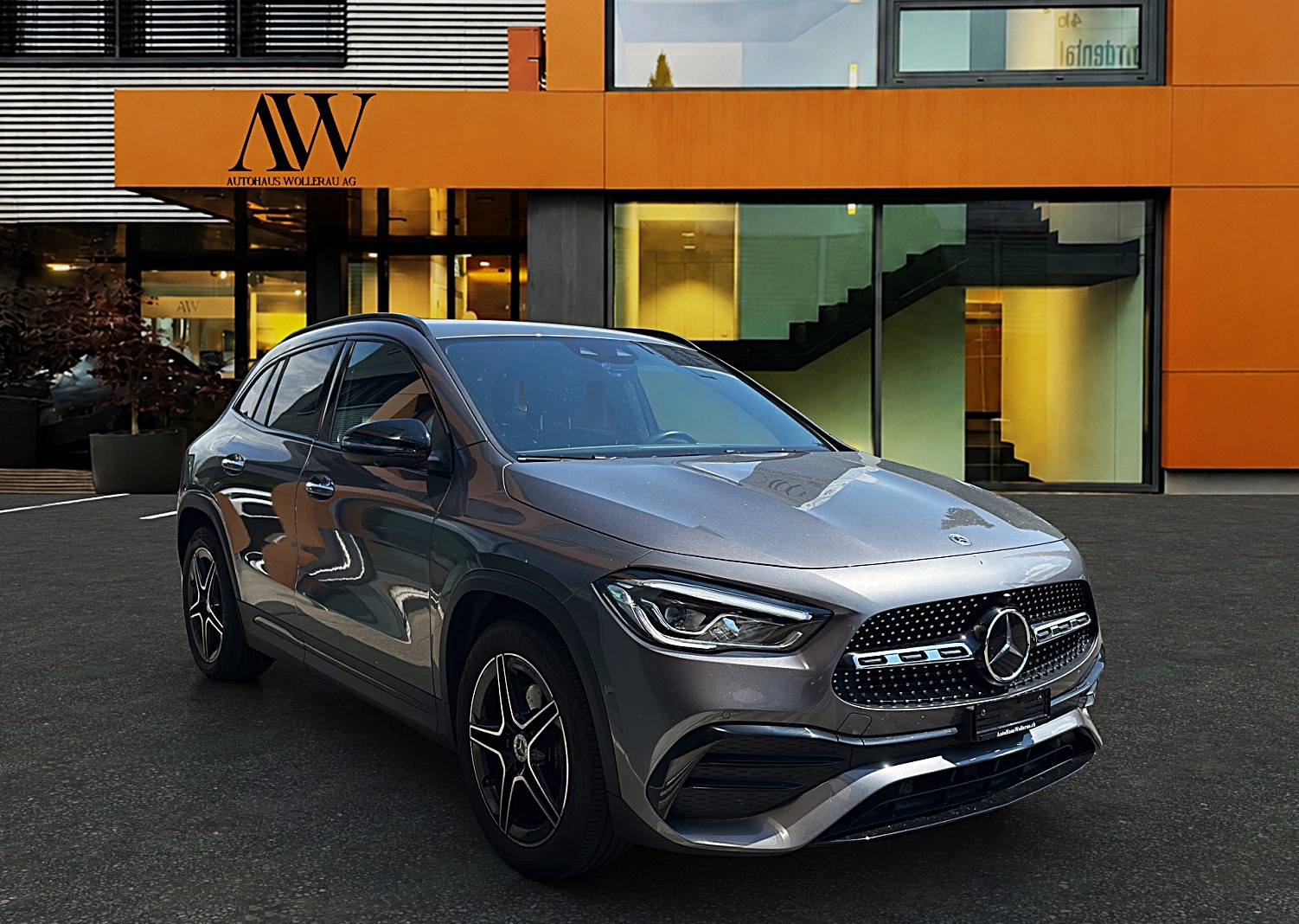 MERCEDES-BENZ GLA 200 AMG Line 4matic / CH Fahrzeug mit Gratis Service-image-4