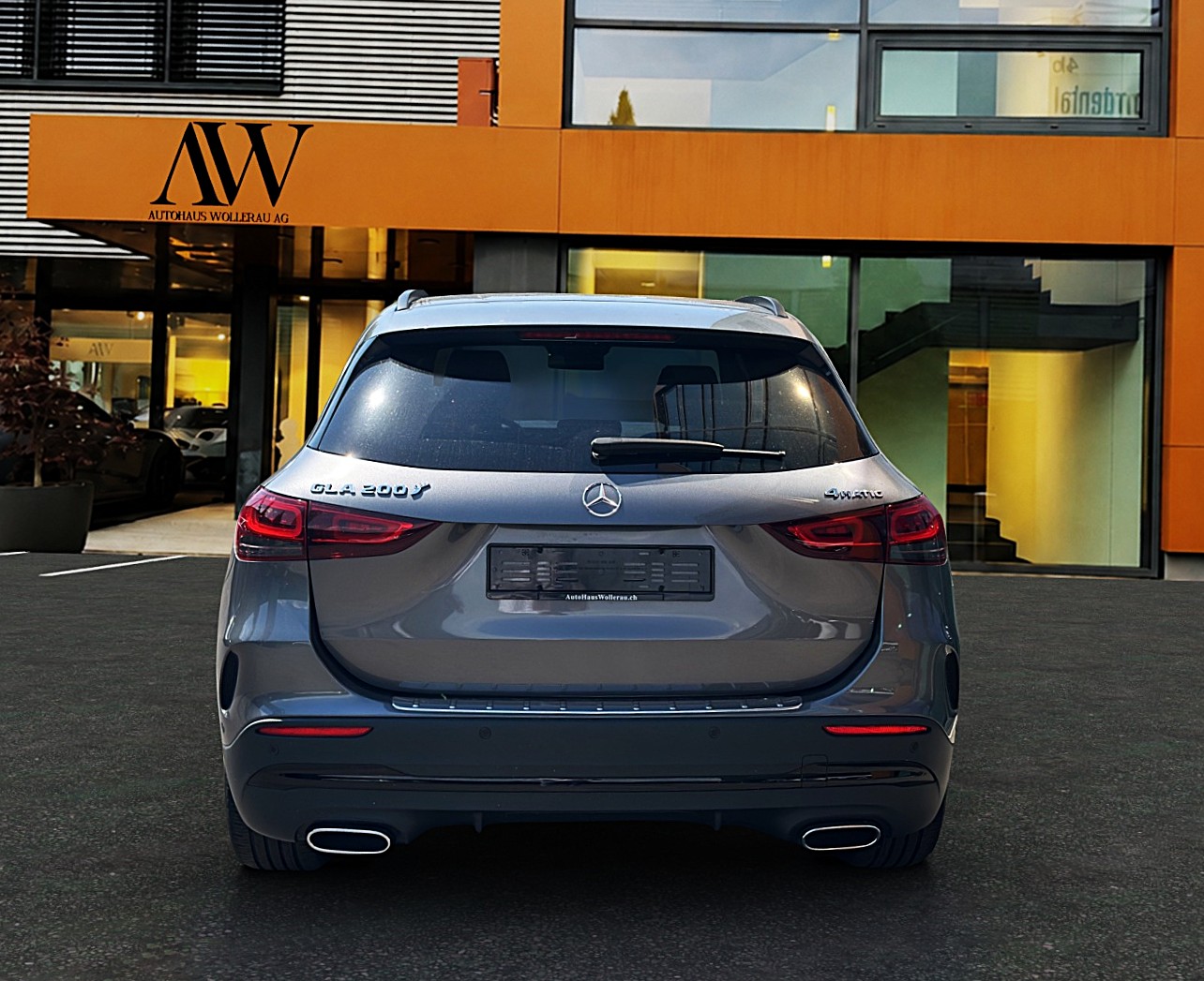 MERCEDES-BENZ GLA 200 AMG Line 4matic / CH Fahrzeug mit Gratis Service-image-2