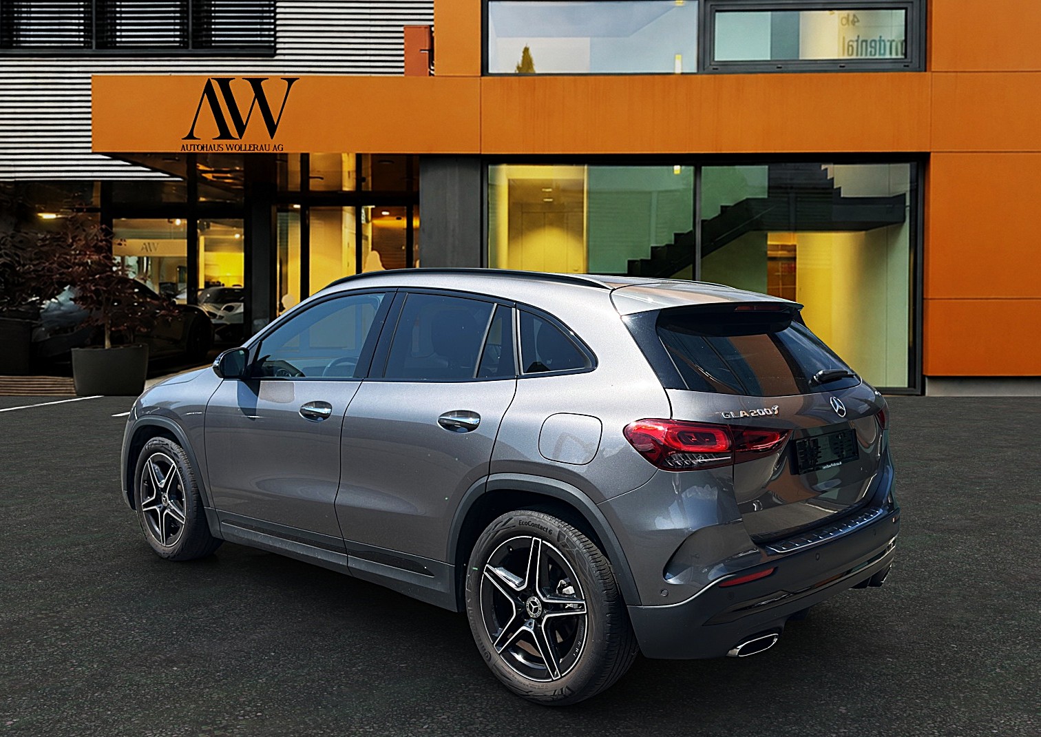 MERCEDES-BENZ GLA 200 AMG Line 4matic / CH Fahrzeug mit Gratis Service-image-1