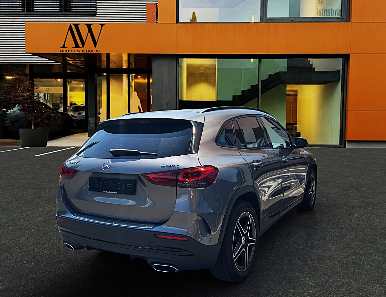 MERCEDES-BENZ GLA 200 AMG Line 4matic / CH Fahrzeug mit Gratis Service-image-5
