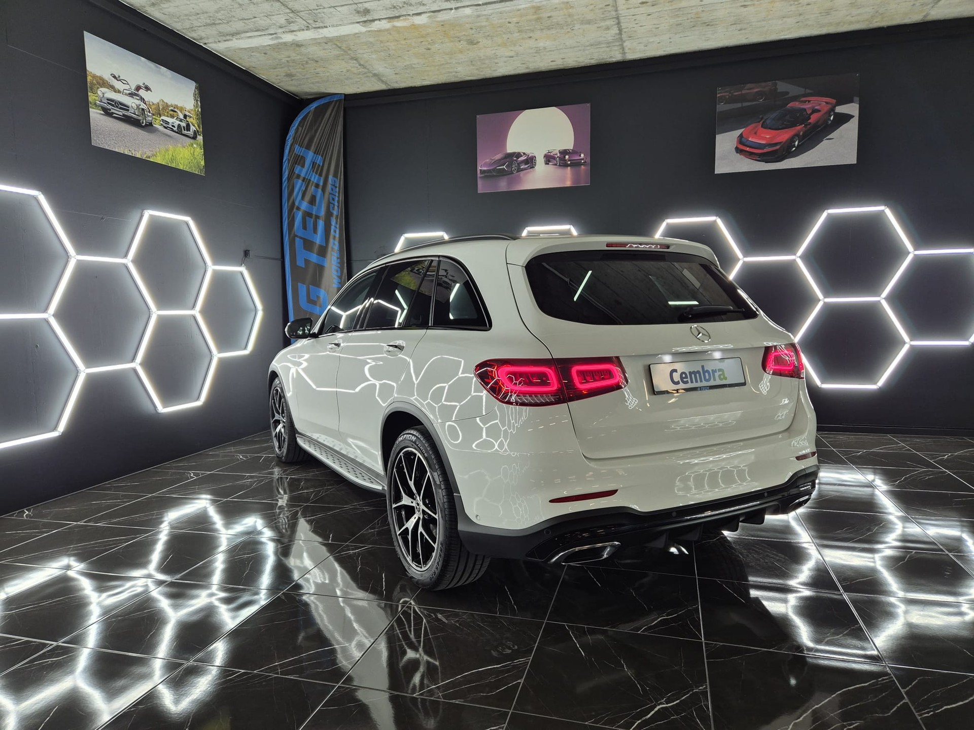 MERCEDES-BENZ GLC 300 d AMG Line 4Matic 9G-Tronic-image-14