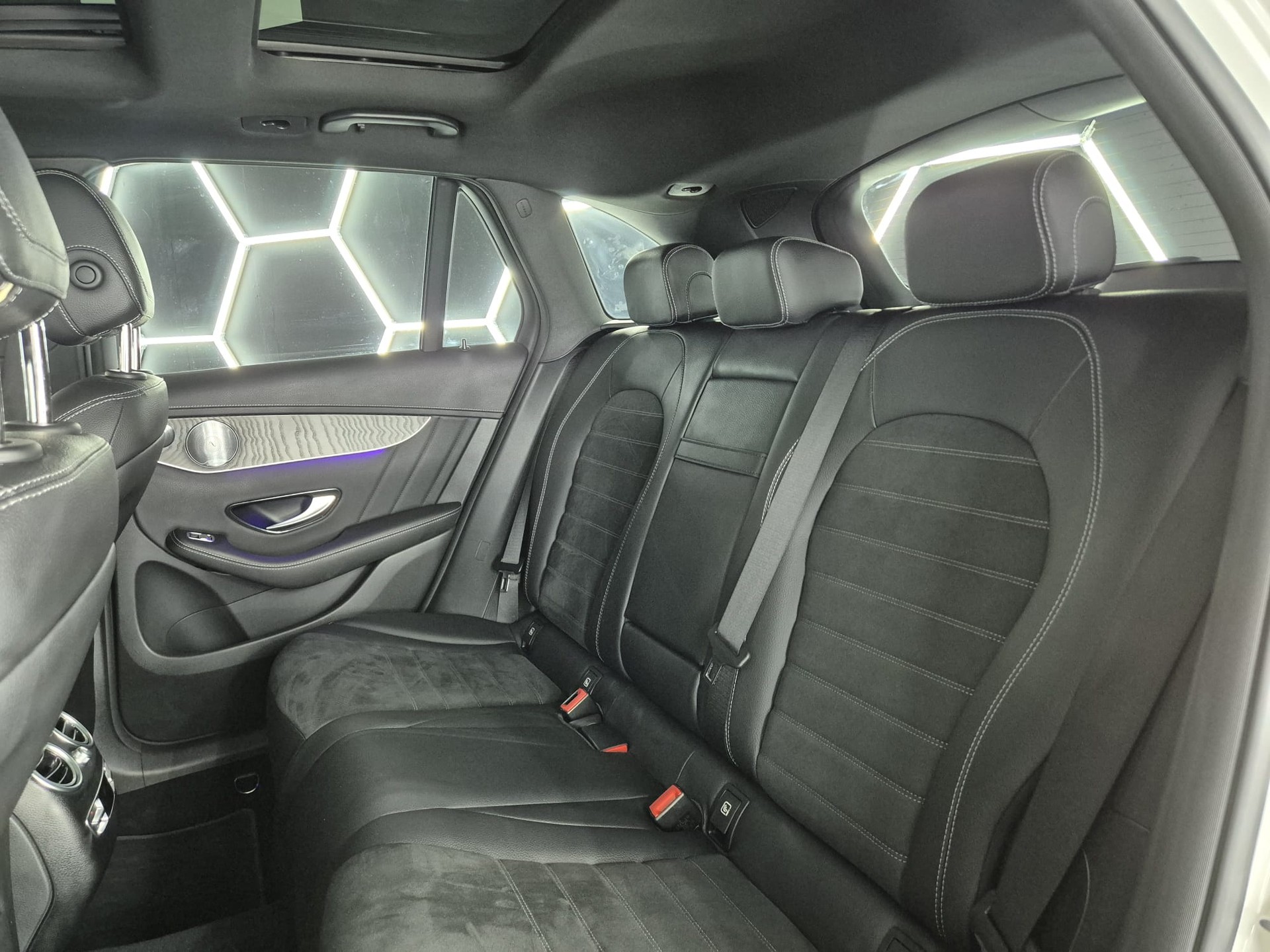 MERCEDES-BENZ GLC 300 d AMG Line 4Matic 9G-Tronic-image-20