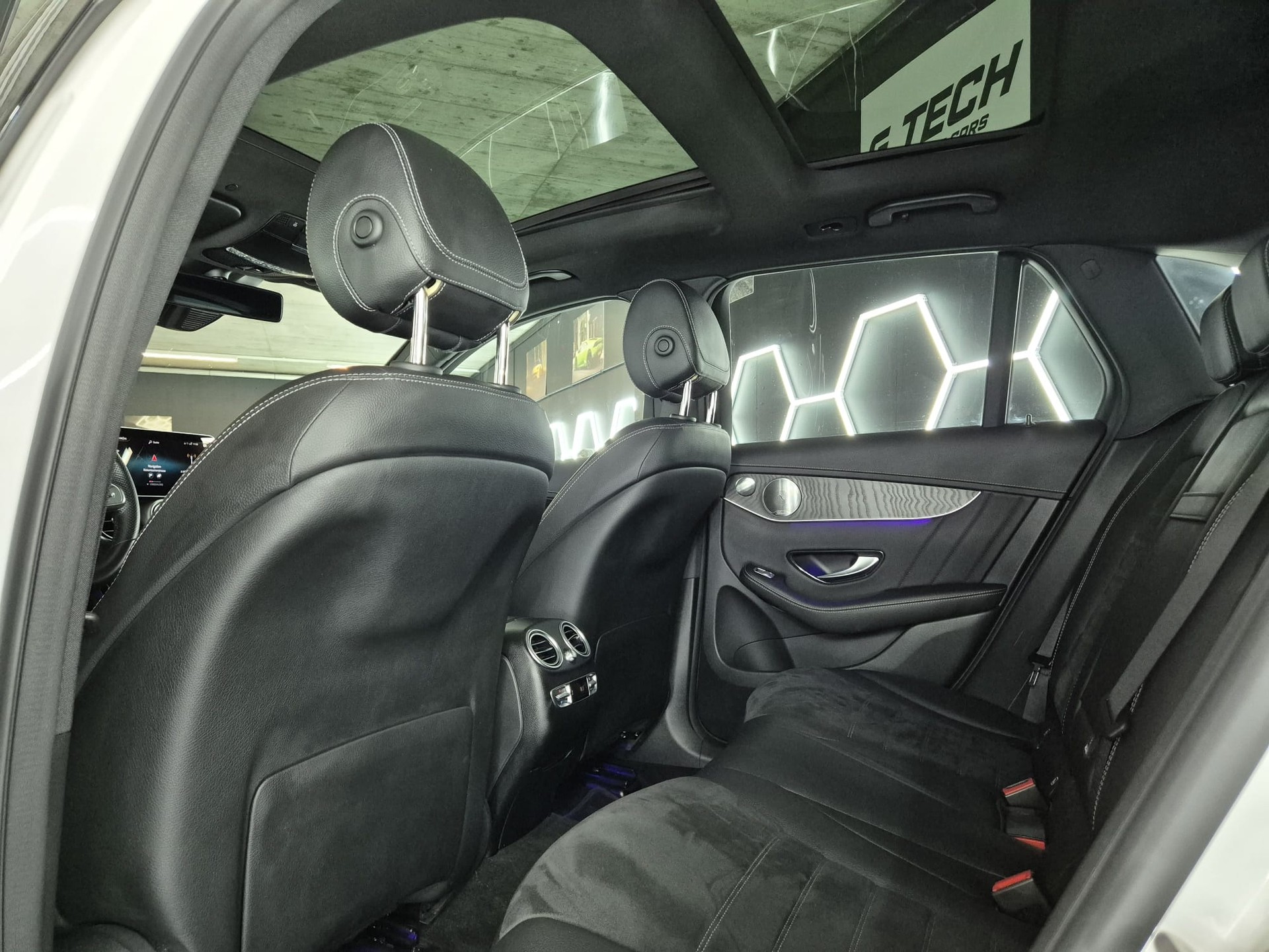 MERCEDES-BENZ GLC 300 d AMG Line 4Matic 9G-Tronic-image-19