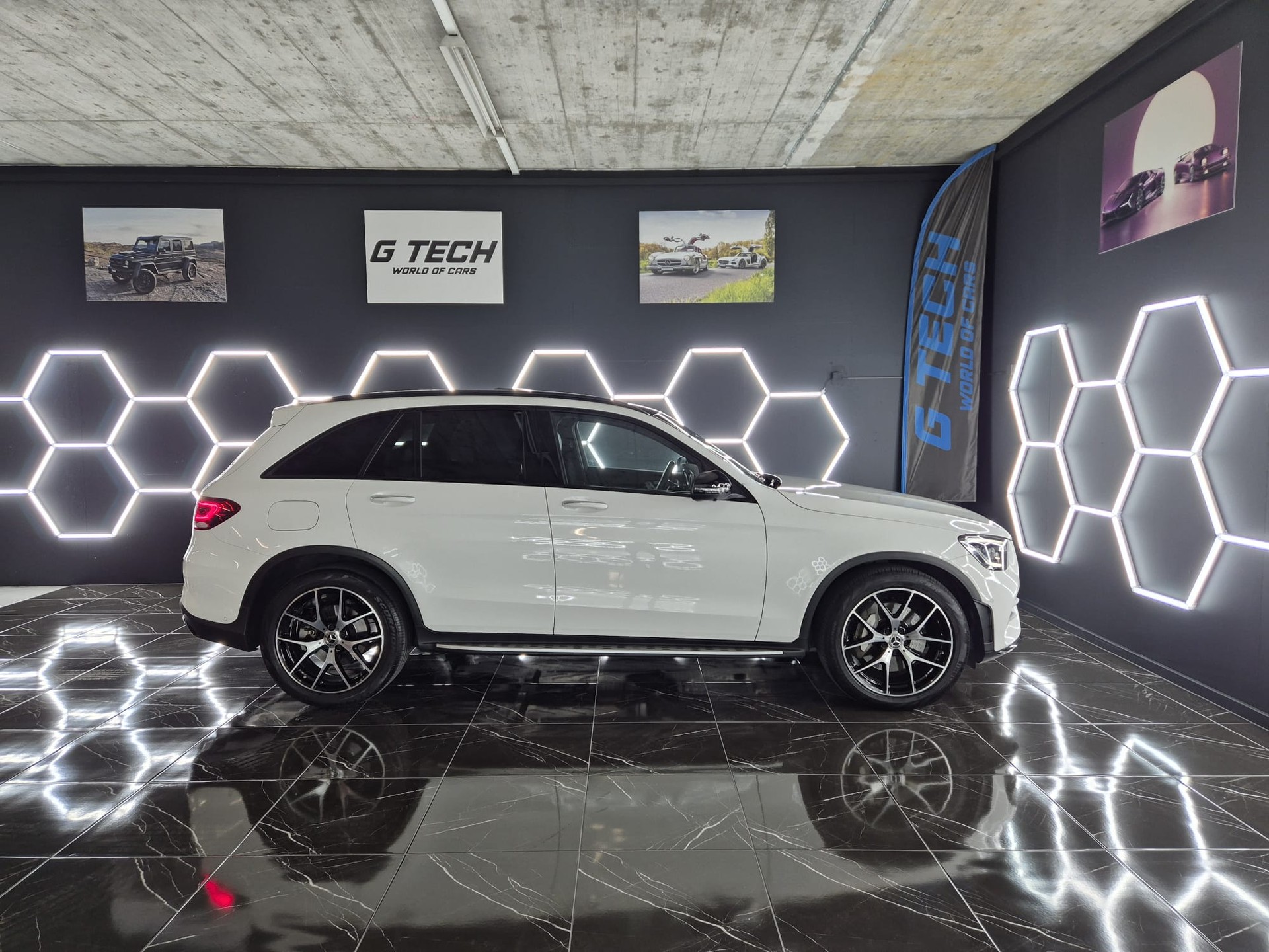 MERCEDES-BENZ GLC 300 d AMG Line 4Matic 9G-Tronic-image-4