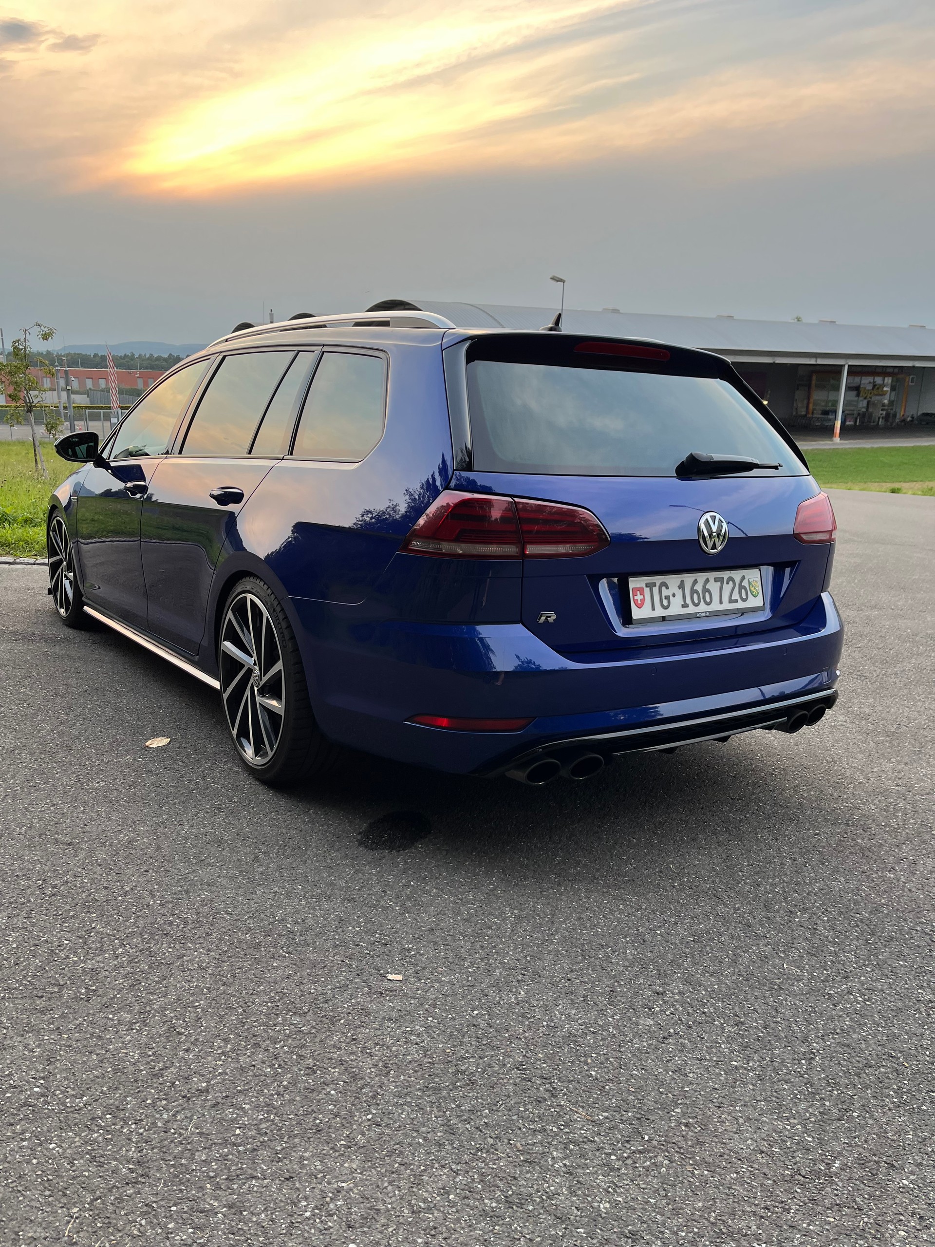 VW 2.0 TSI R 310 DSG 4motion-image-1