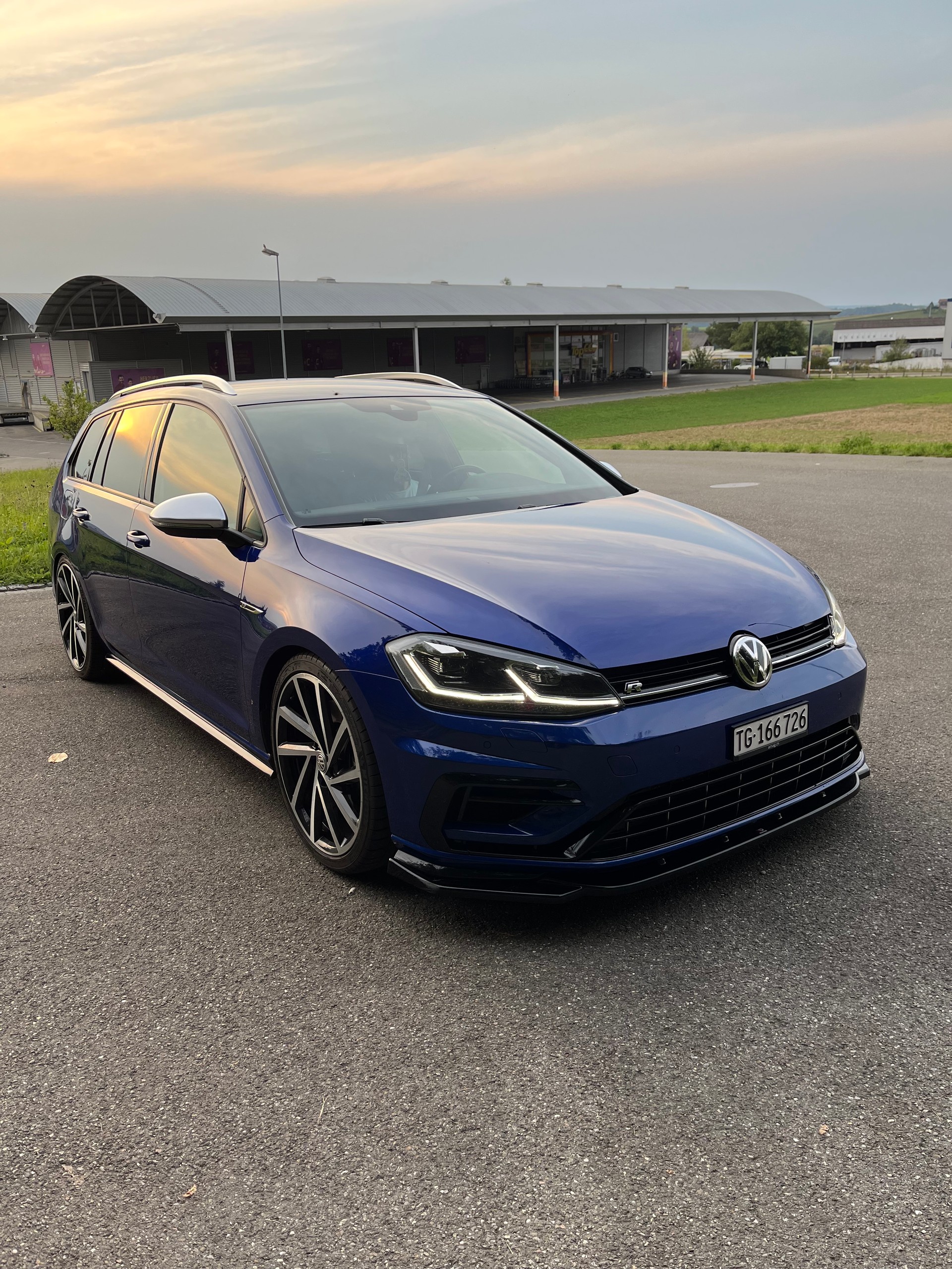VW 2.0 TSI R 310 DSG 4motion-image-3