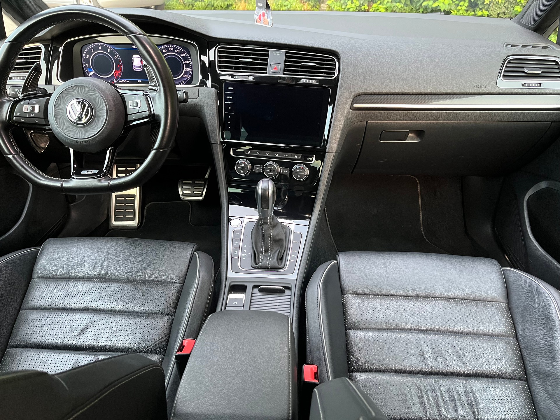 VW 2.0 TSI R 310 DSG 4motion-image-5