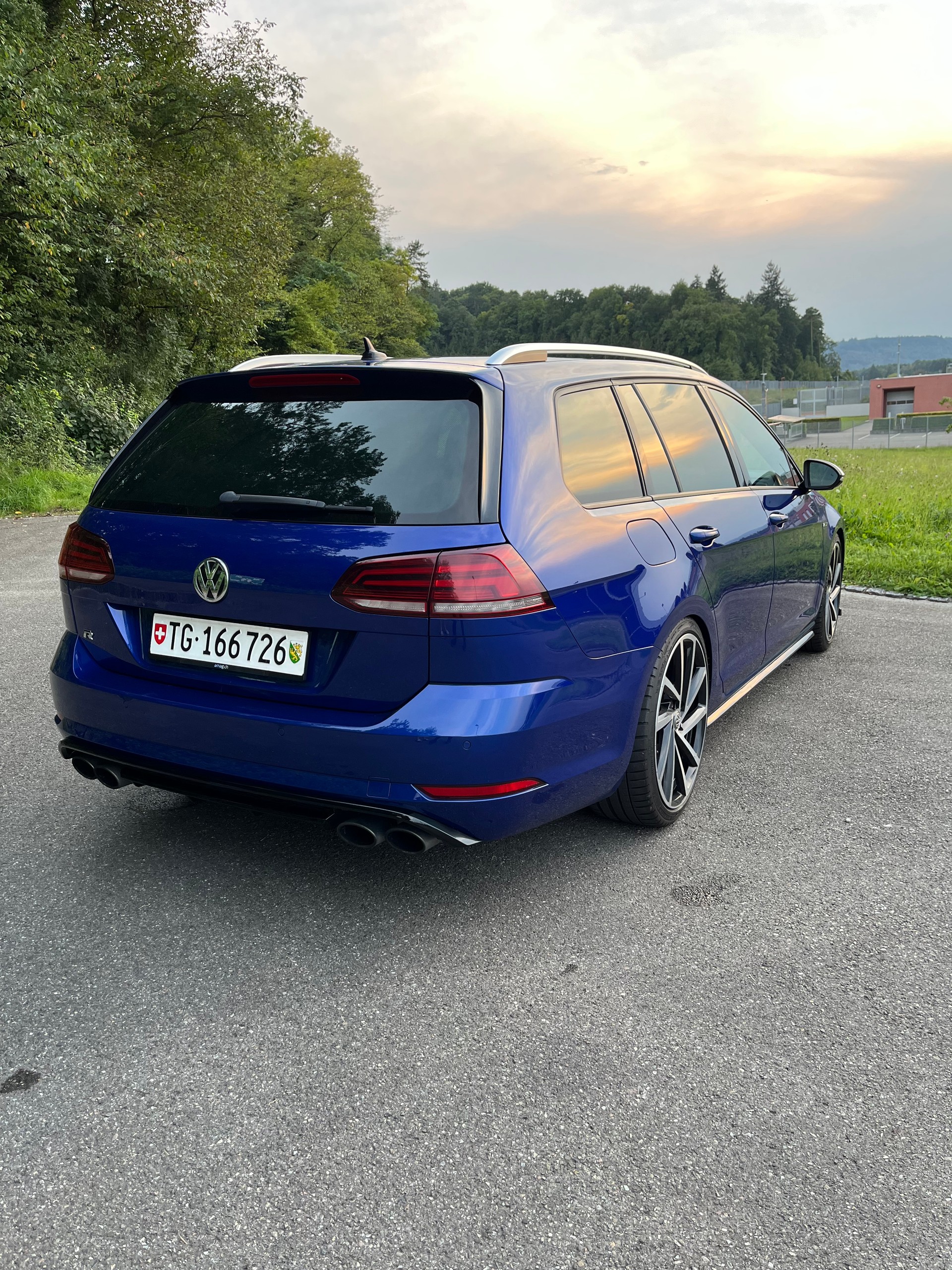 VW 2.0 TSI R 310 DSG 4motion-image-2