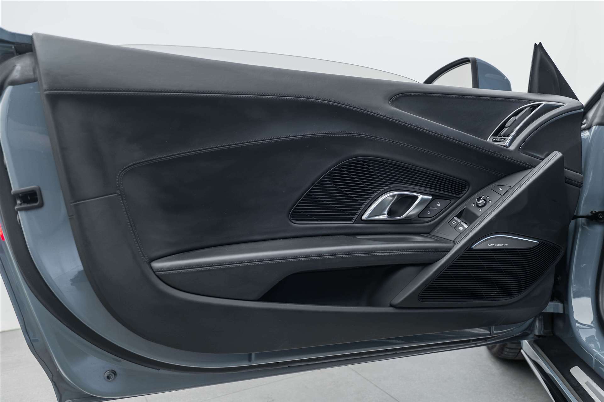 AUDI R8 Spyder 570PS S-Tronic Automat-image-9