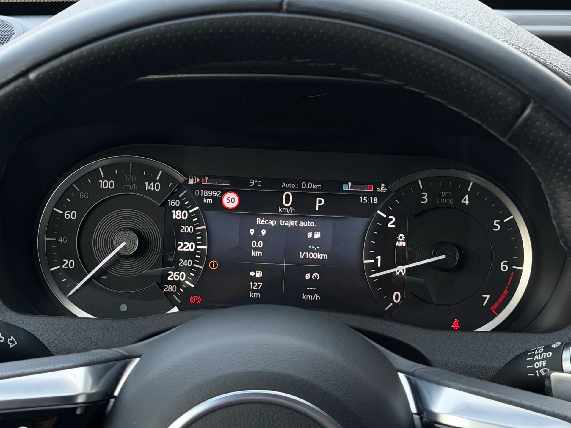 JAGUAR XE 2.0 R-Dynamic Black P250 RWD Automat-image-8