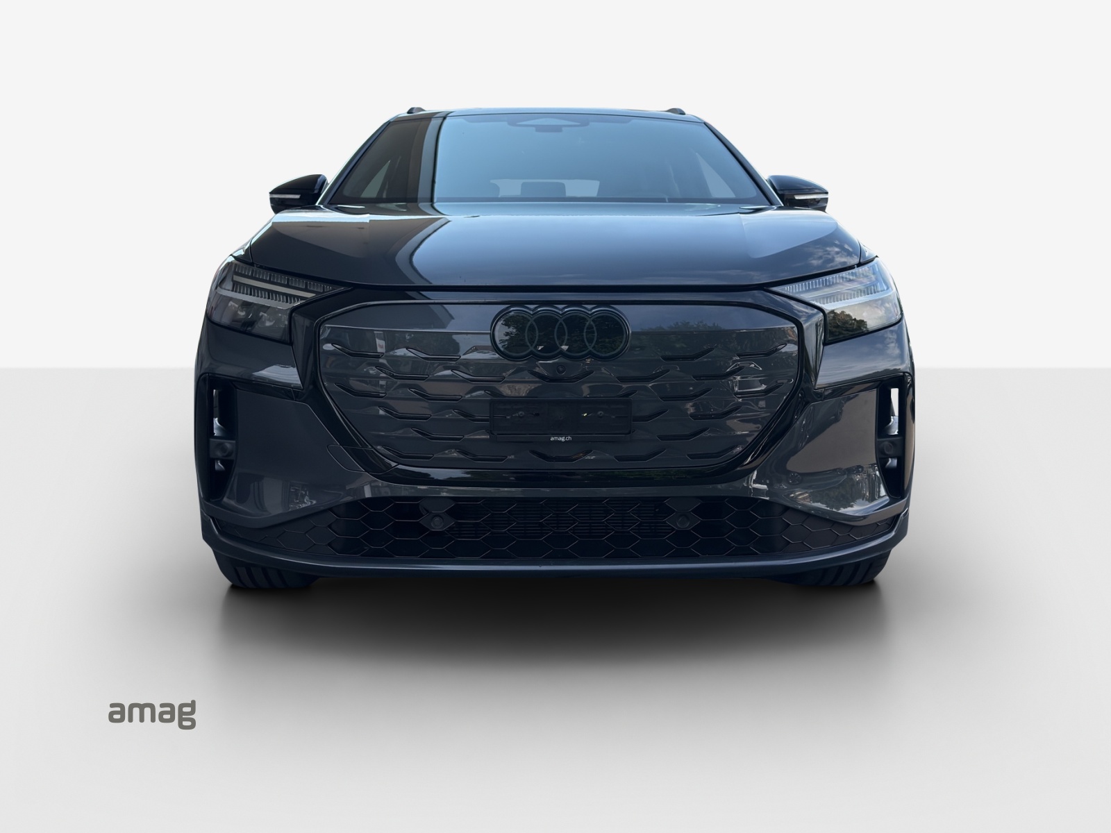 AUDI Q4 e-tron SUV quattro performance-showroom-element-1