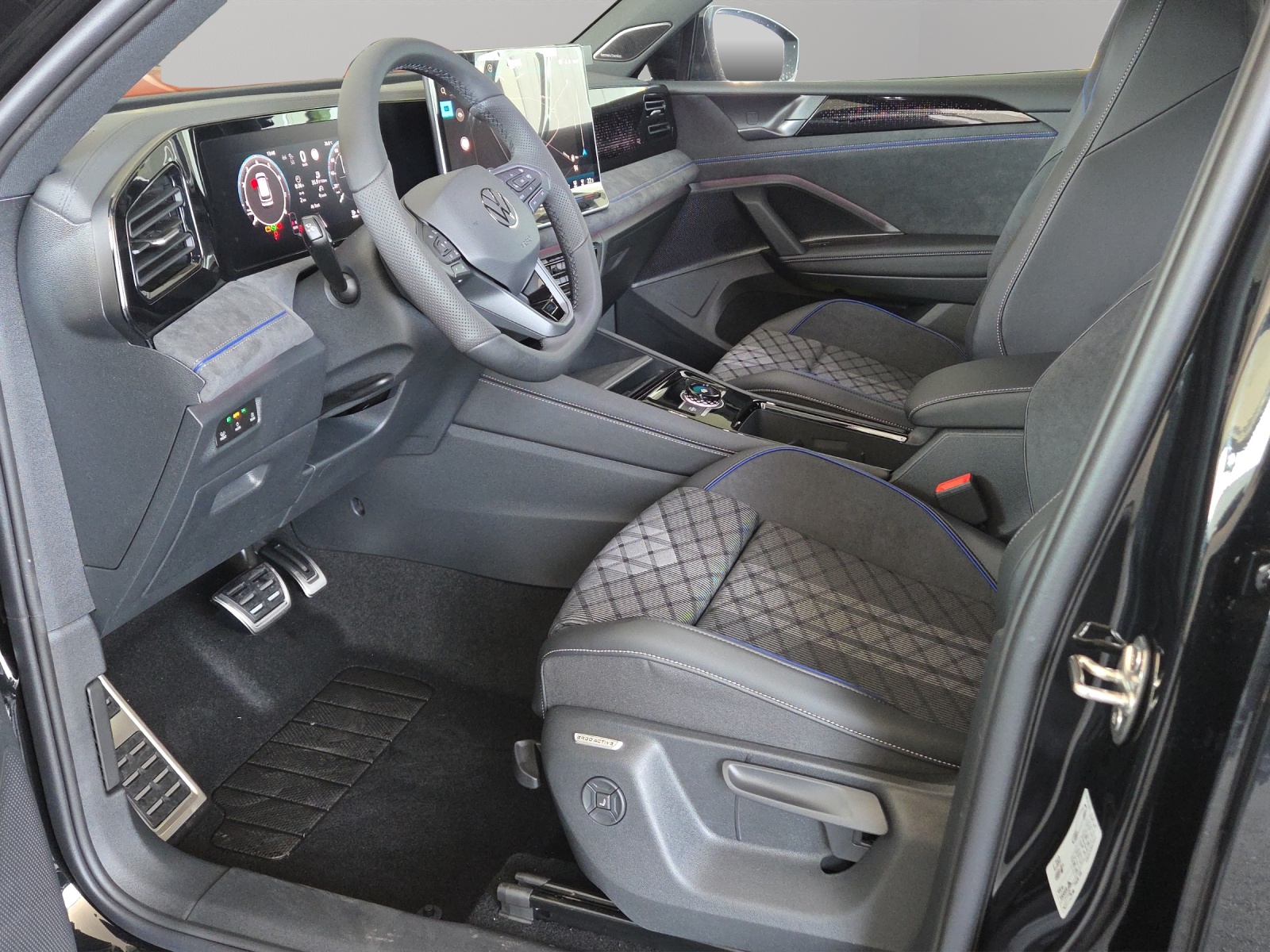 VW Tiguan 2.0 TSI DSG R-Line Plus 4Motion-image-5