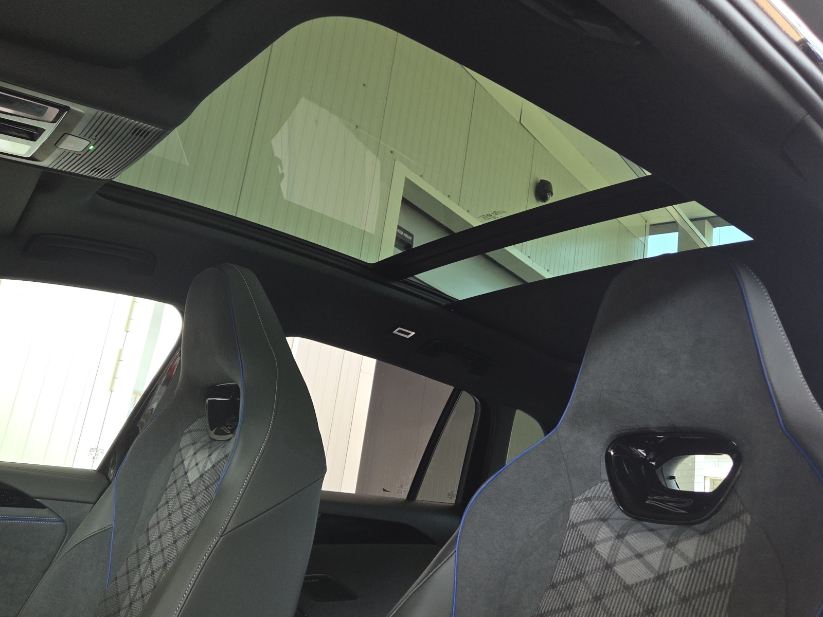 VW Tiguan 2.0 TSI DSG R-Line Plus 4Motion-image-11