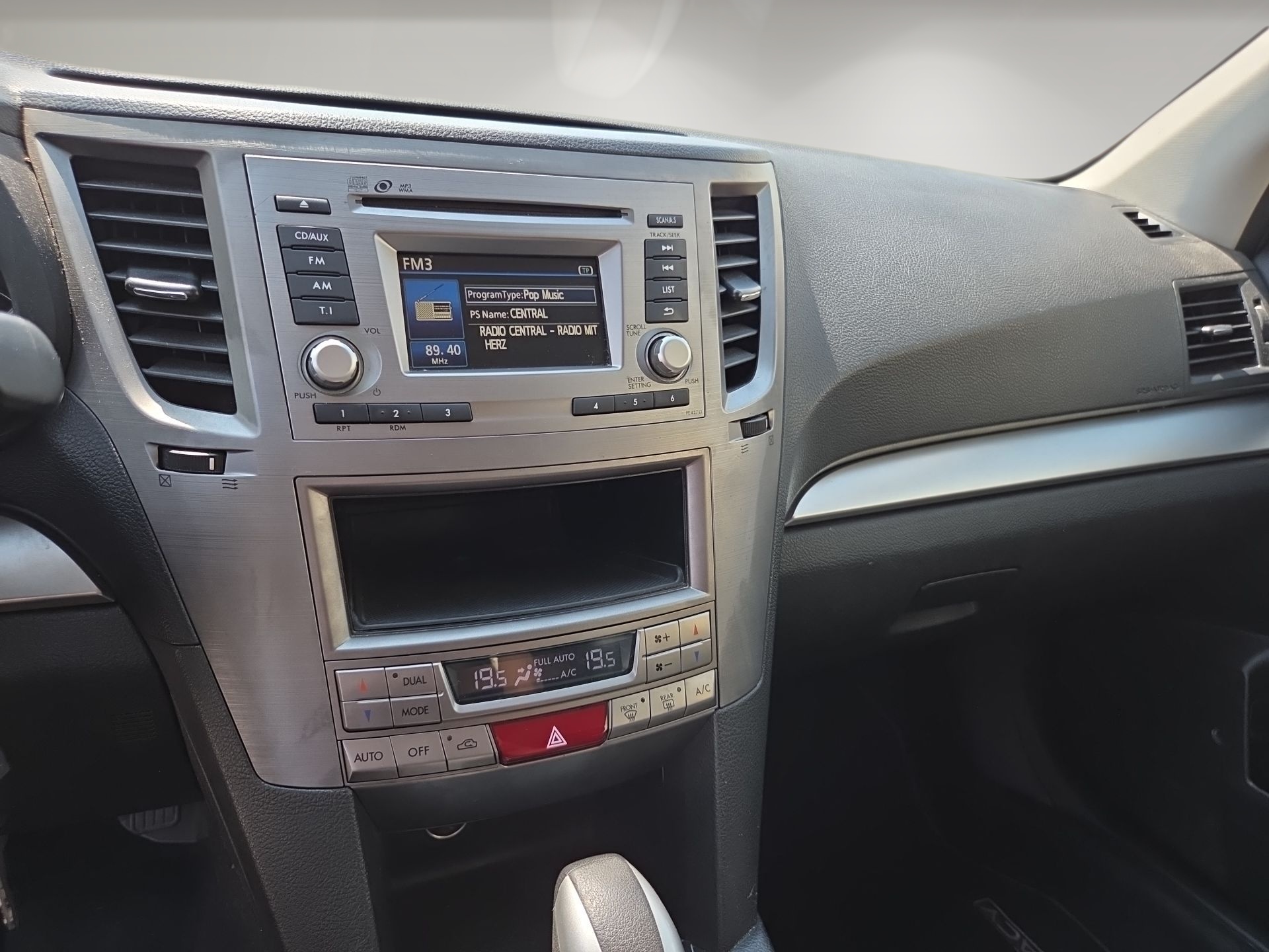 SUBARU Legacy 2.0i Swiss AWD Lineartronic-image-7