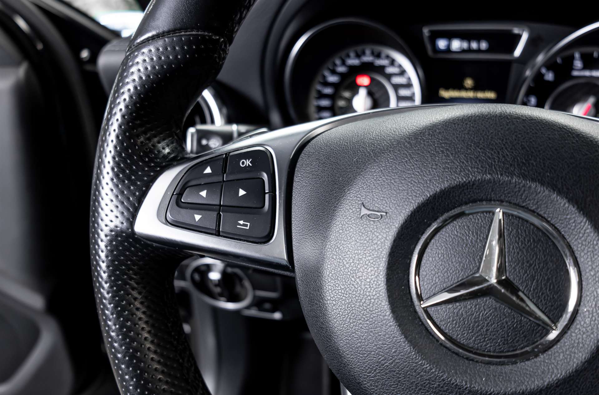 MERCEDES-BENZ GLA 45 AMG 4Matic 7G-DCT-image-8