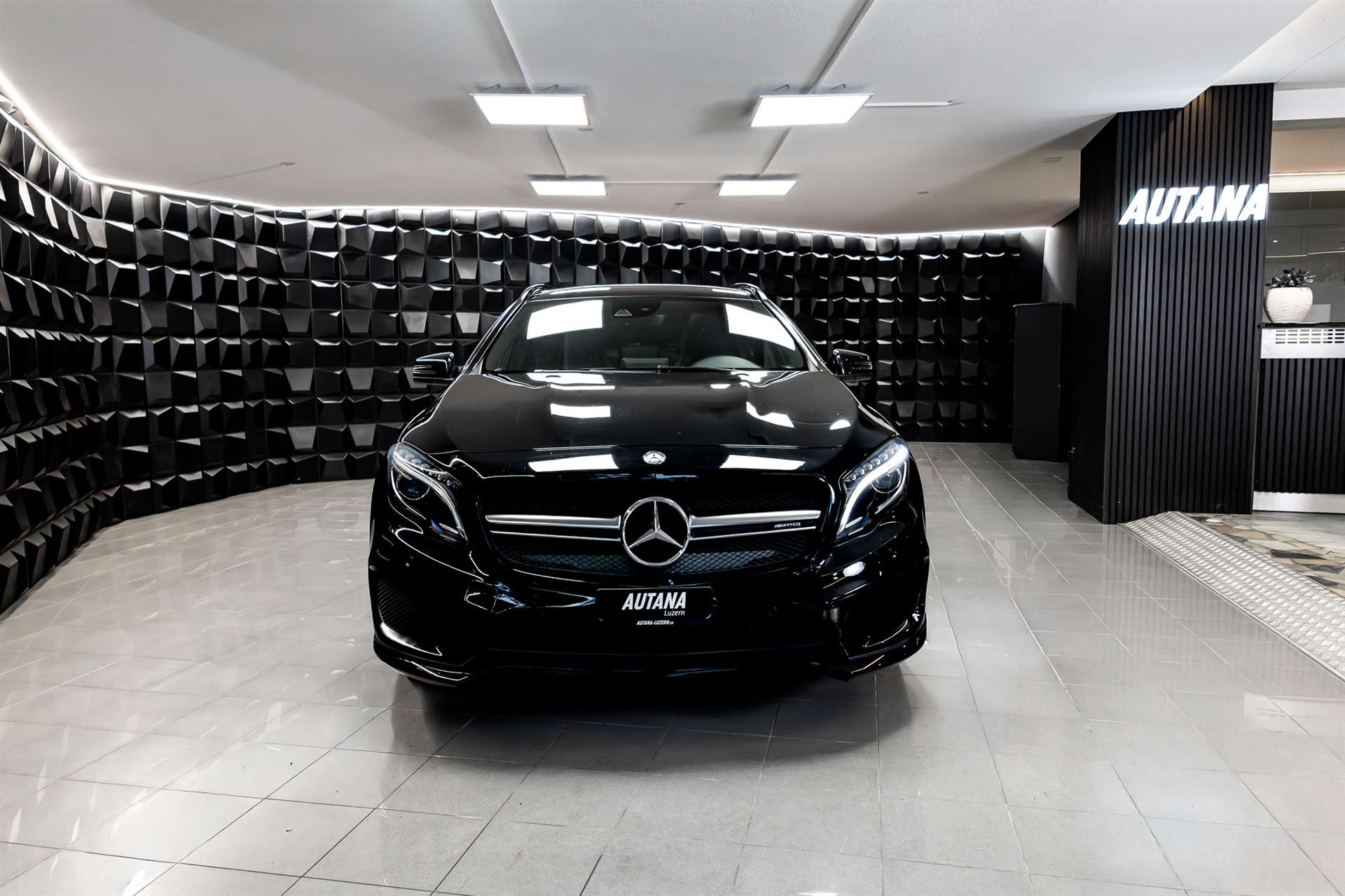 MERCEDES-BENZ GLA 45 AMG 4Matic 7G-DCT-image-3
