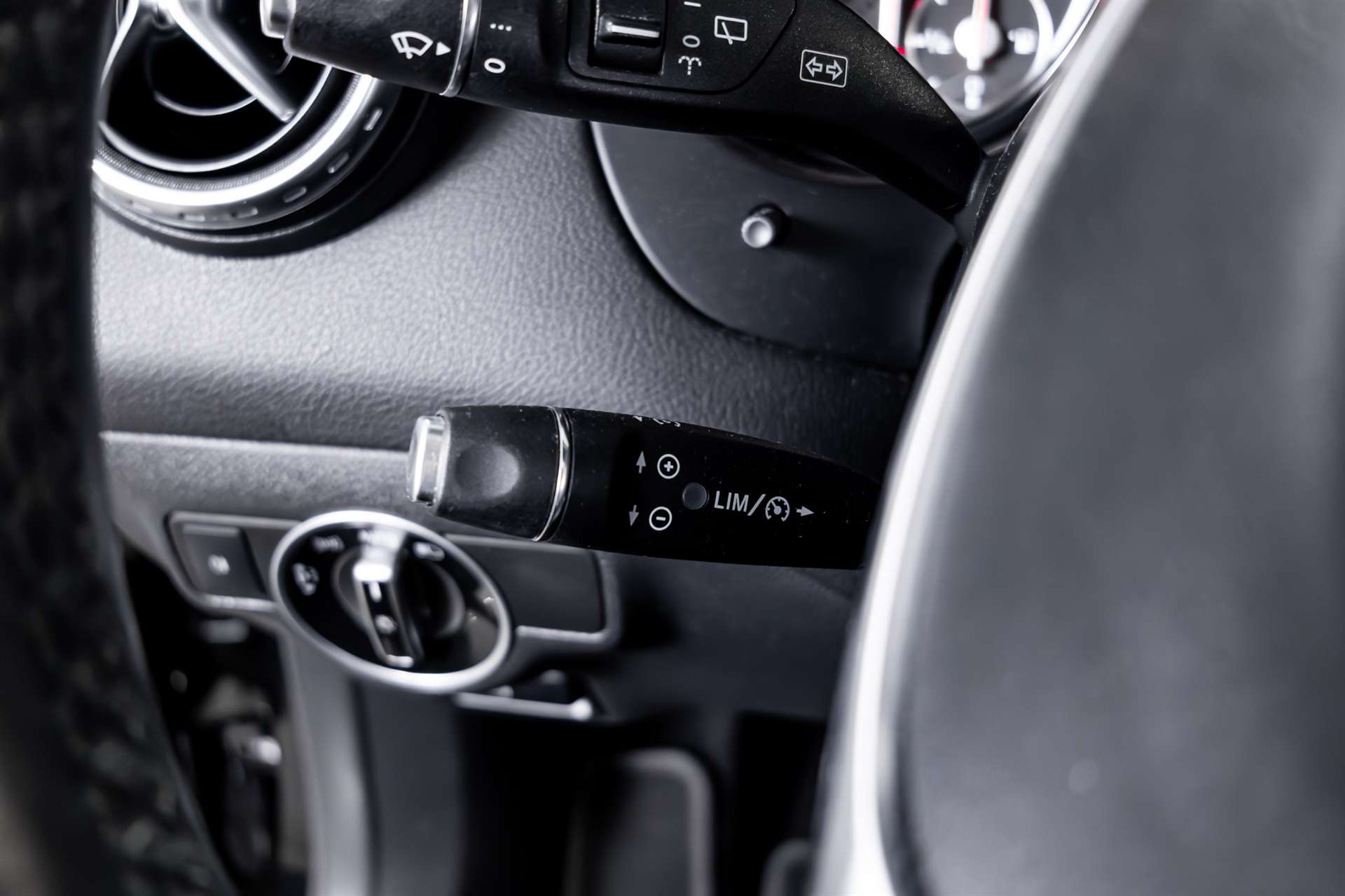 MERCEDES-BENZ GLA 45 AMG 4Matic 7G-DCT-image-9