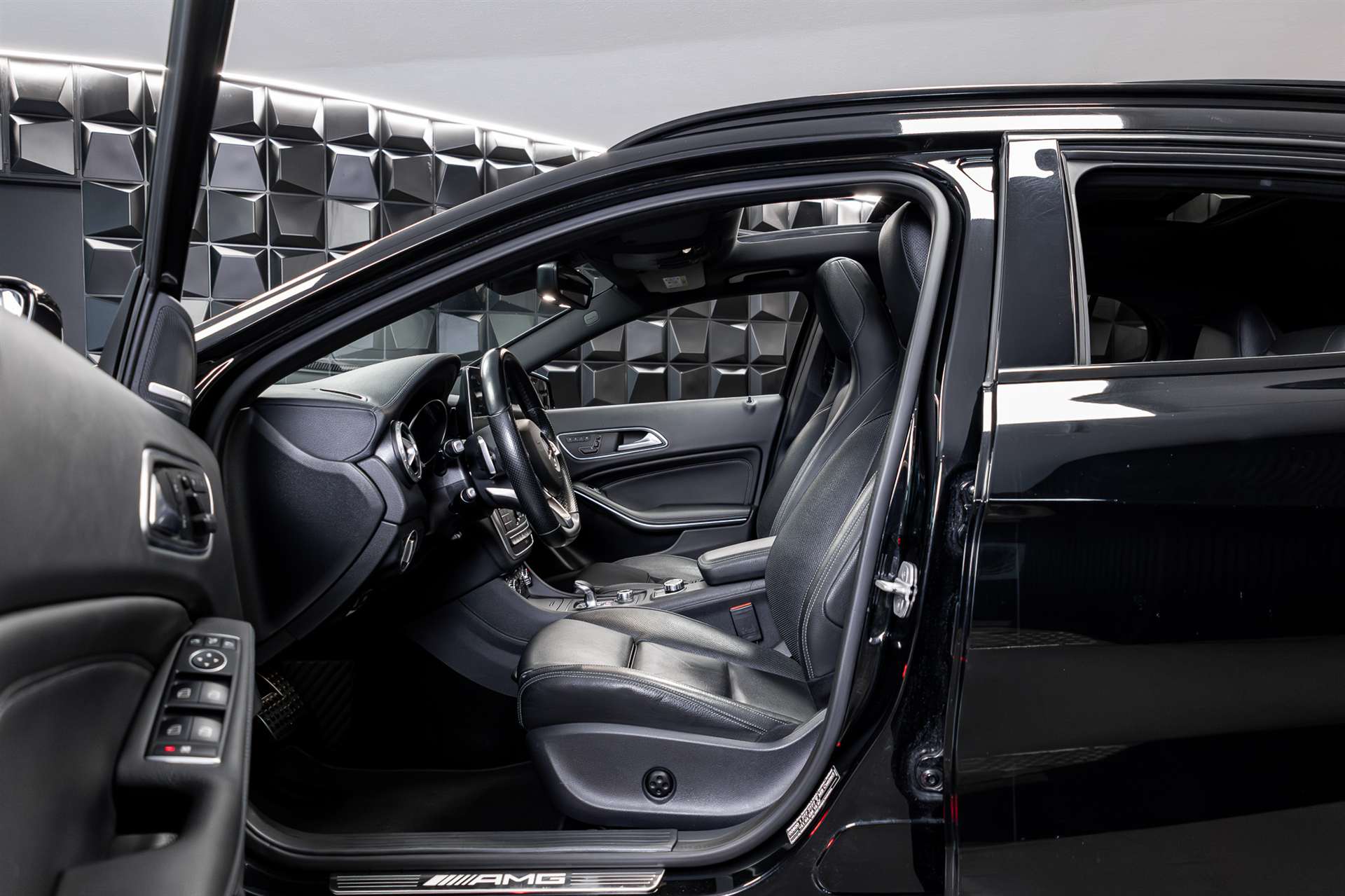 MERCEDES-BENZ GLA 45 AMG 4Matic 7G-DCT-image-11