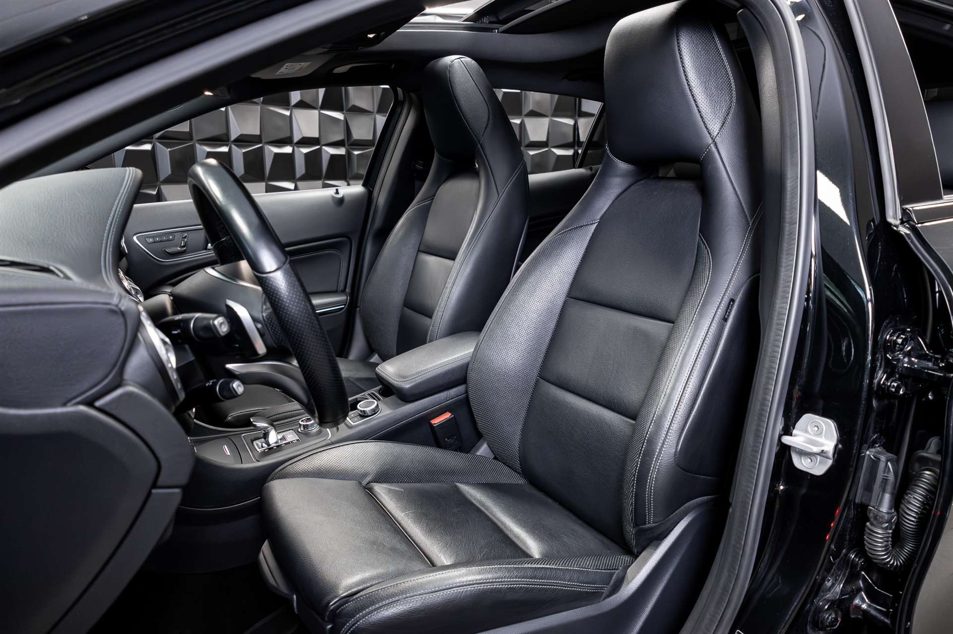 MERCEDES-BENZ GLA 45 AMG 4Matic 7G-DCT-image-15
