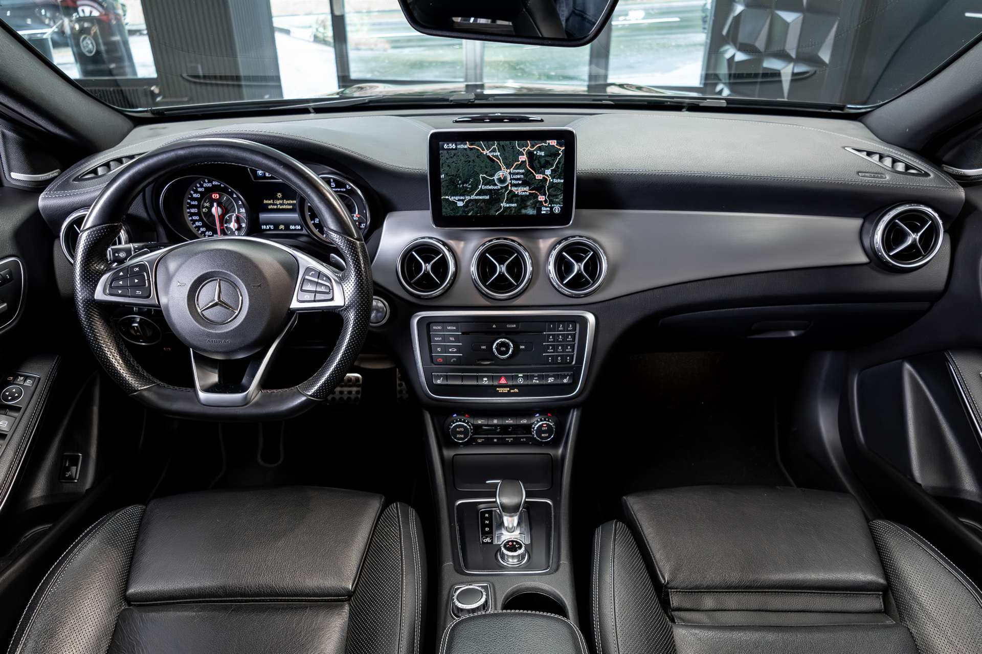 MERCEDES-BENZ GLA 45 AMG 4Matic 7G-DCT-image-5