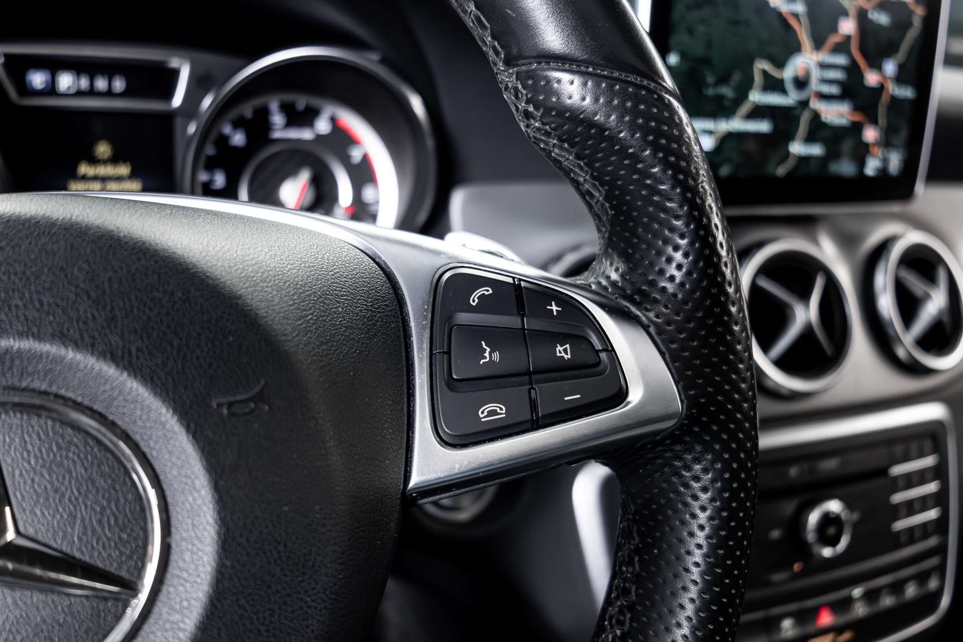 MERCEDES-BENZ GLA 45 AMG 4Matic 7G-DCT-image-10