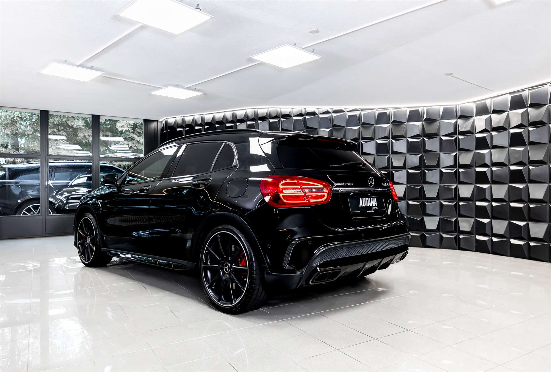 MERCEDES-BENZ GLA 45 AMG 4Matic 7G-DCT-image-2