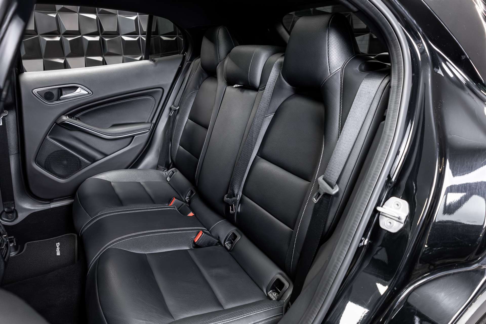 MERCEDES-BENZ GLA 45 AMG 4Matic 7G-DCT-image-24