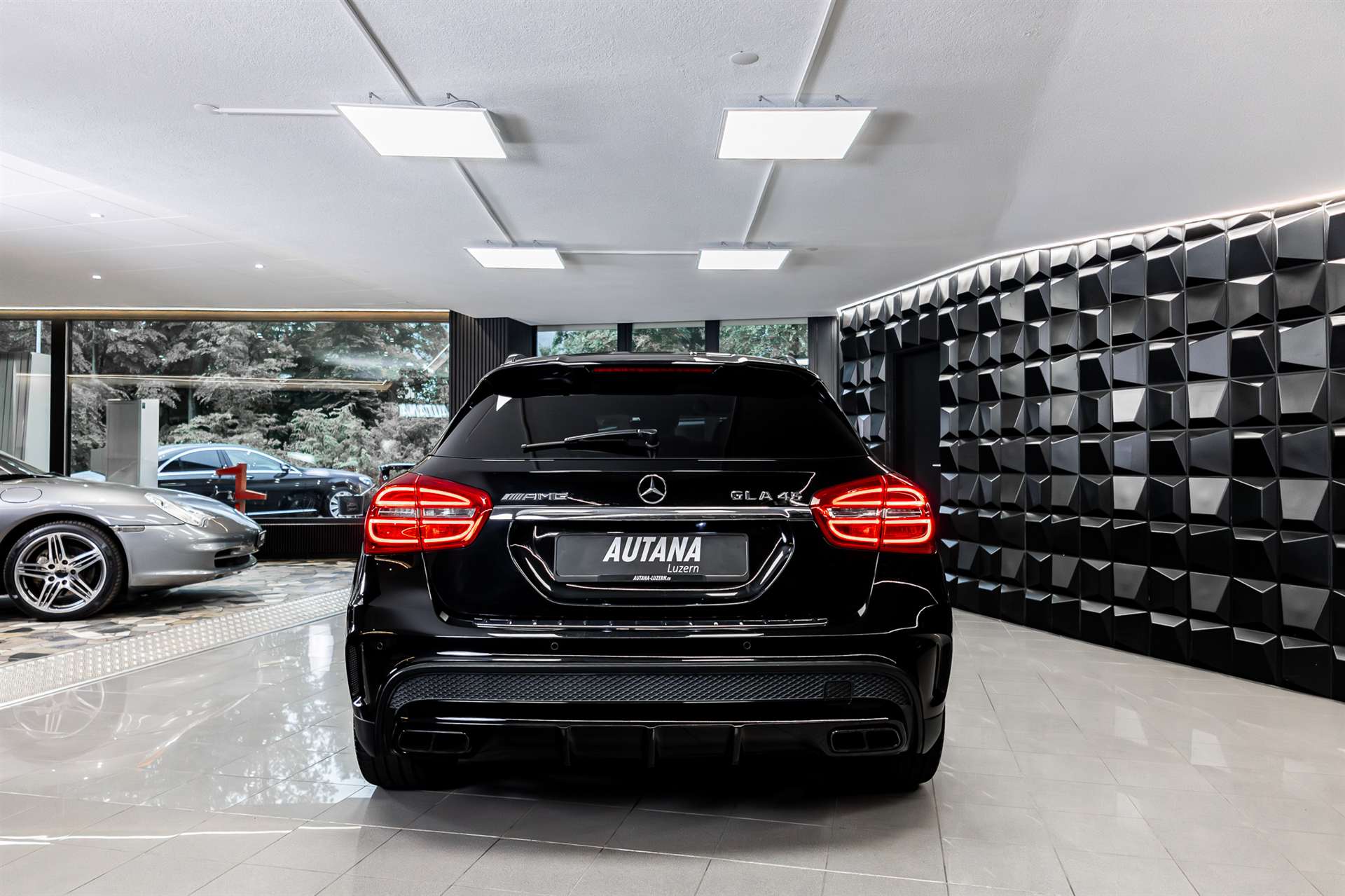 MERCEDES-BENZ GLA 45 AMG 4Matic 7G-DCT-image-4