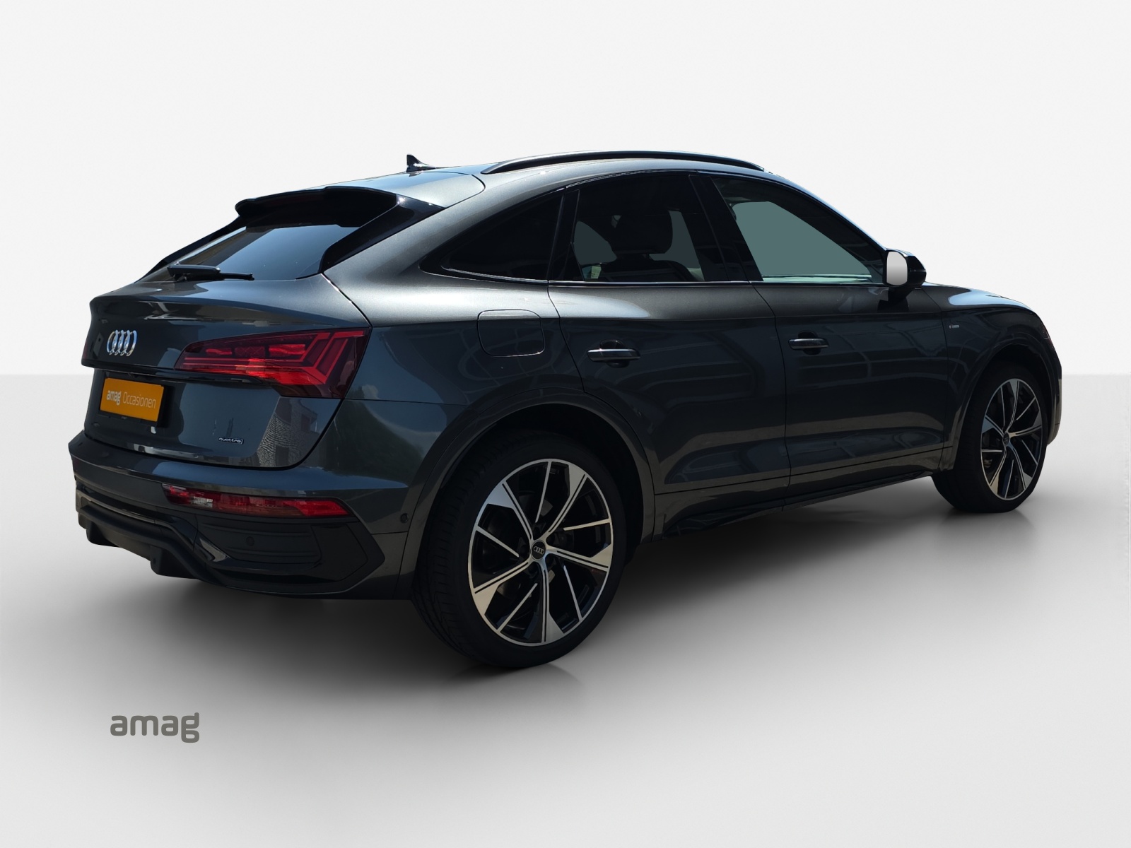 AUDI Q5 Sportback 40 TDI Blackedition quattro S-tronic-image-4