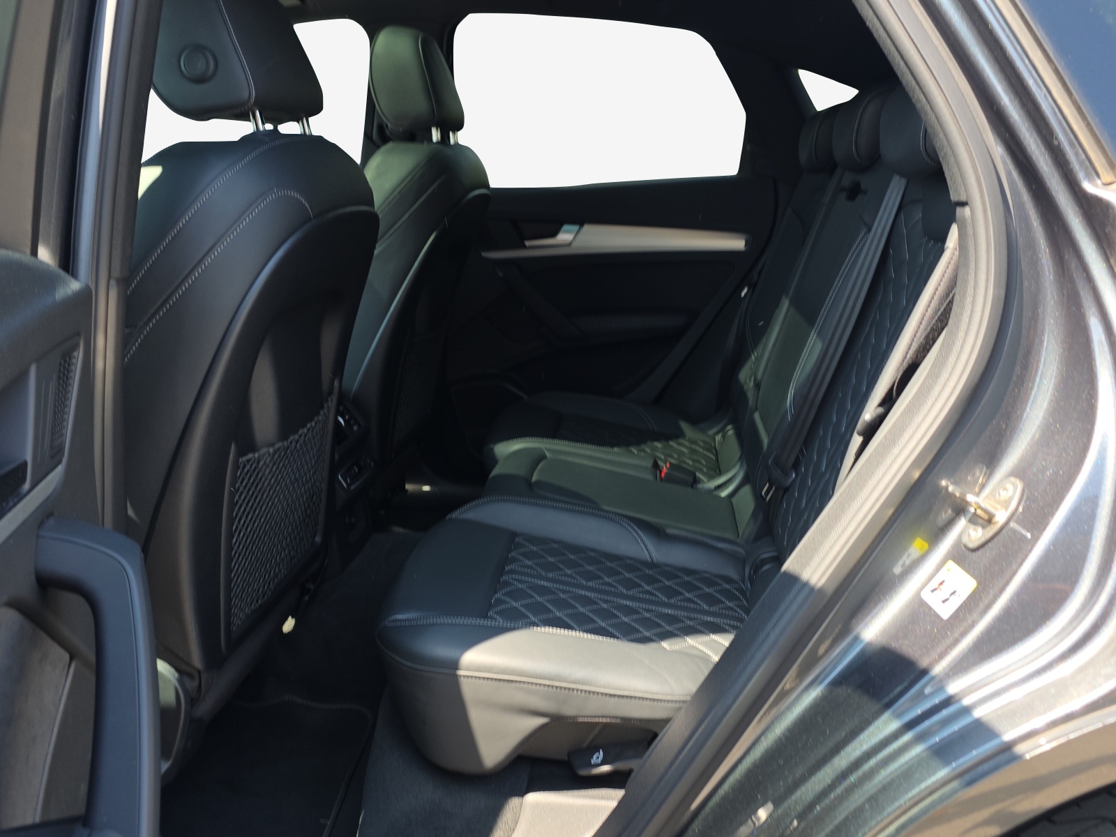 AUDI Q5 Sportback 40 TDI Blackedition quattro S-tronic-image-11
