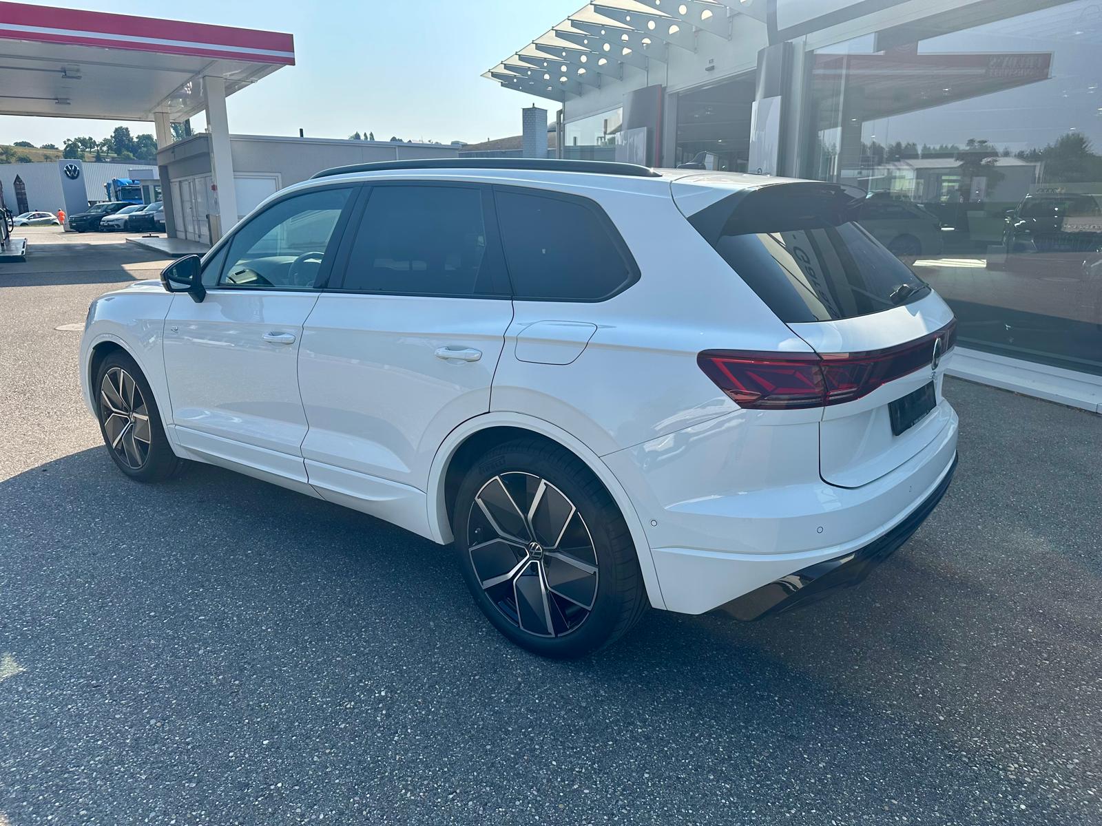 VW Touareg 3.0 TSI eHybrid R Tiptronic-image-2
