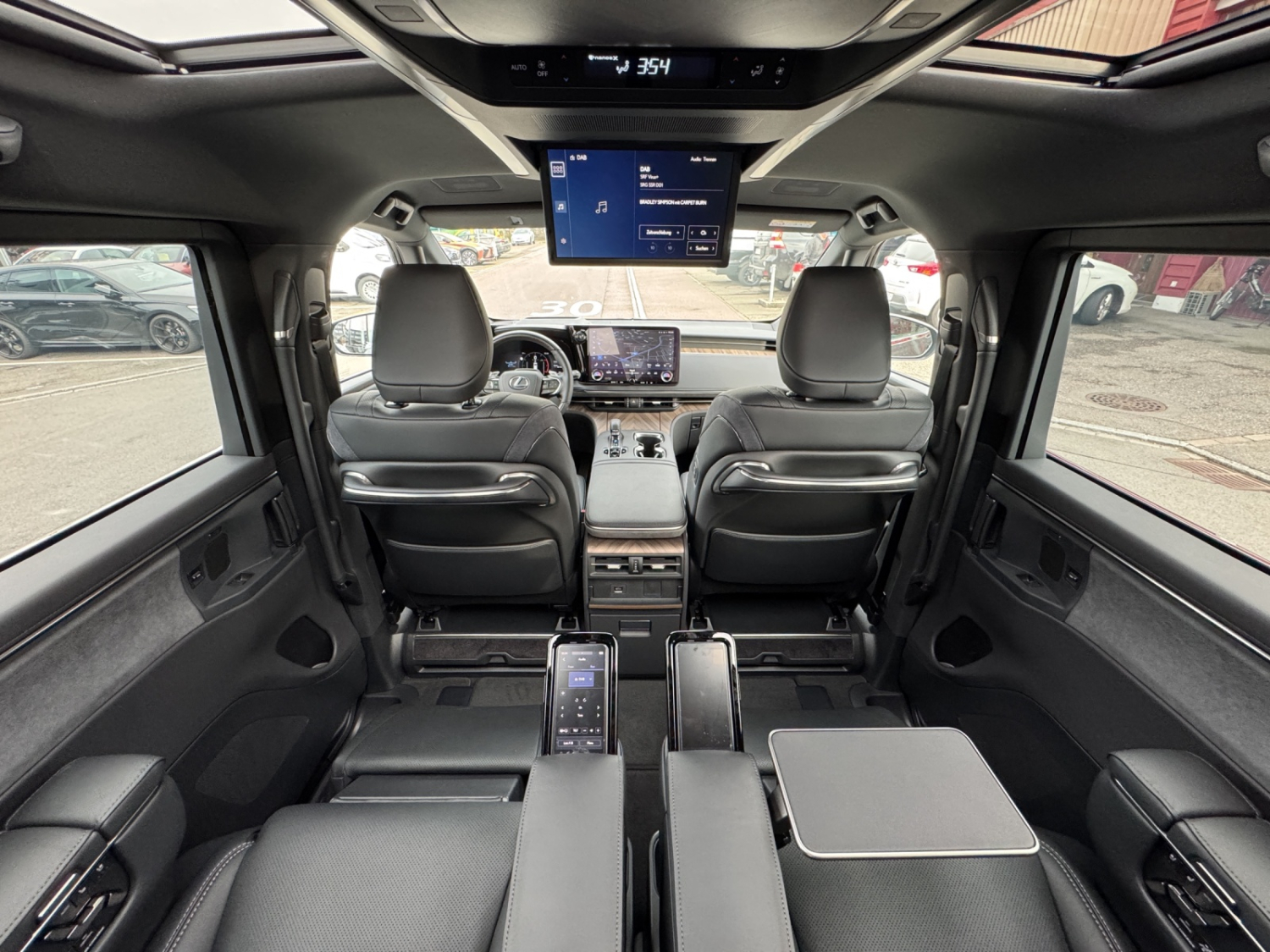 LEXUS LM 350h excellence AWD-image-11