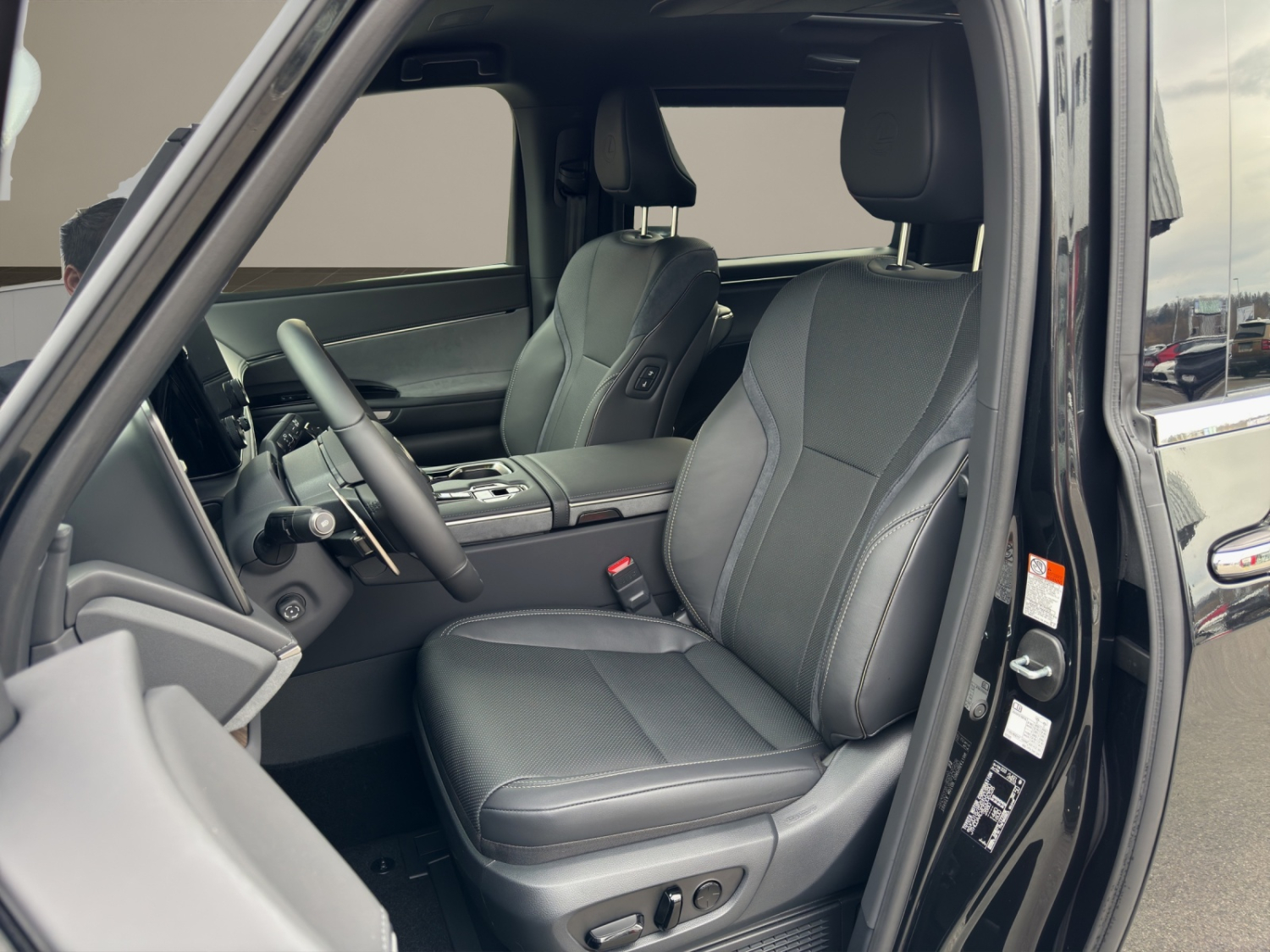 LEXUS LM 350h excellence AWD-image-8