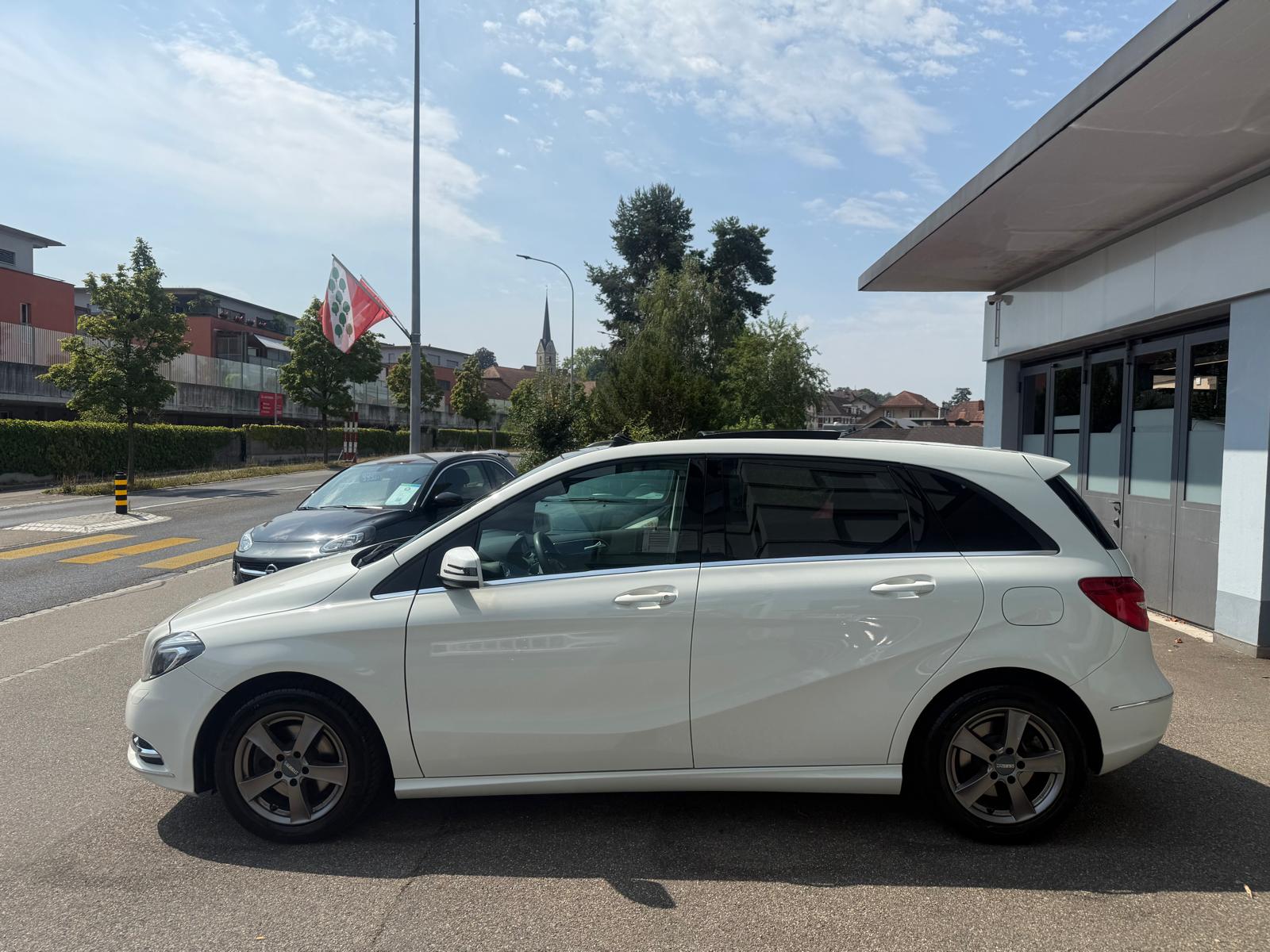 MERCEDES-BENZ B 220 4Matic 7G-DCT-image-1