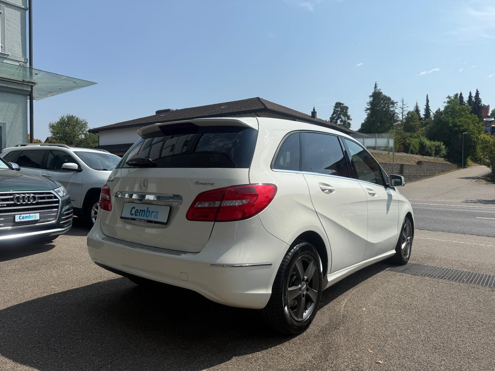 MERCEDES-BENZ B 220 4Matic 7G-DCT-image-4
